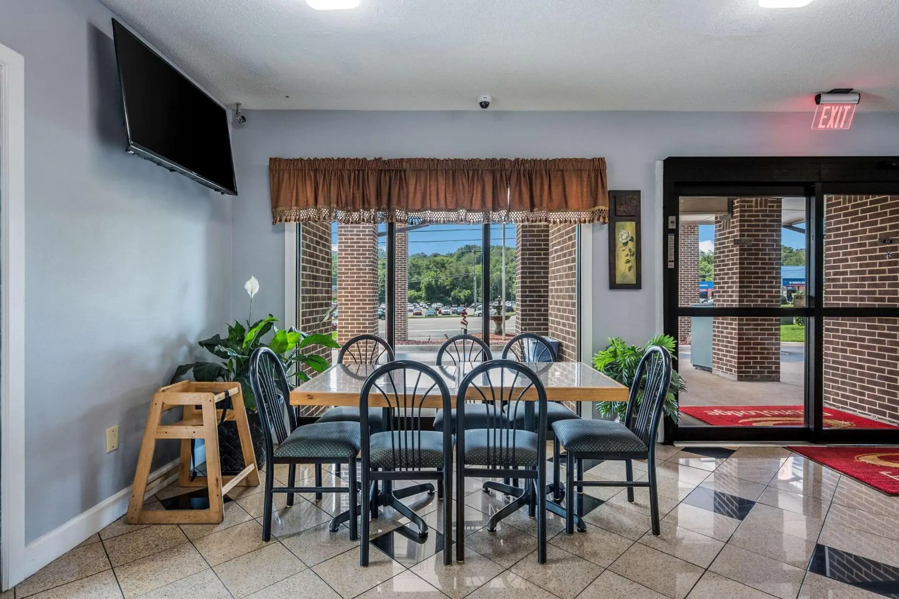 Restaurant/places to eat, Dining Area in Econo Lodge Inn & Suites