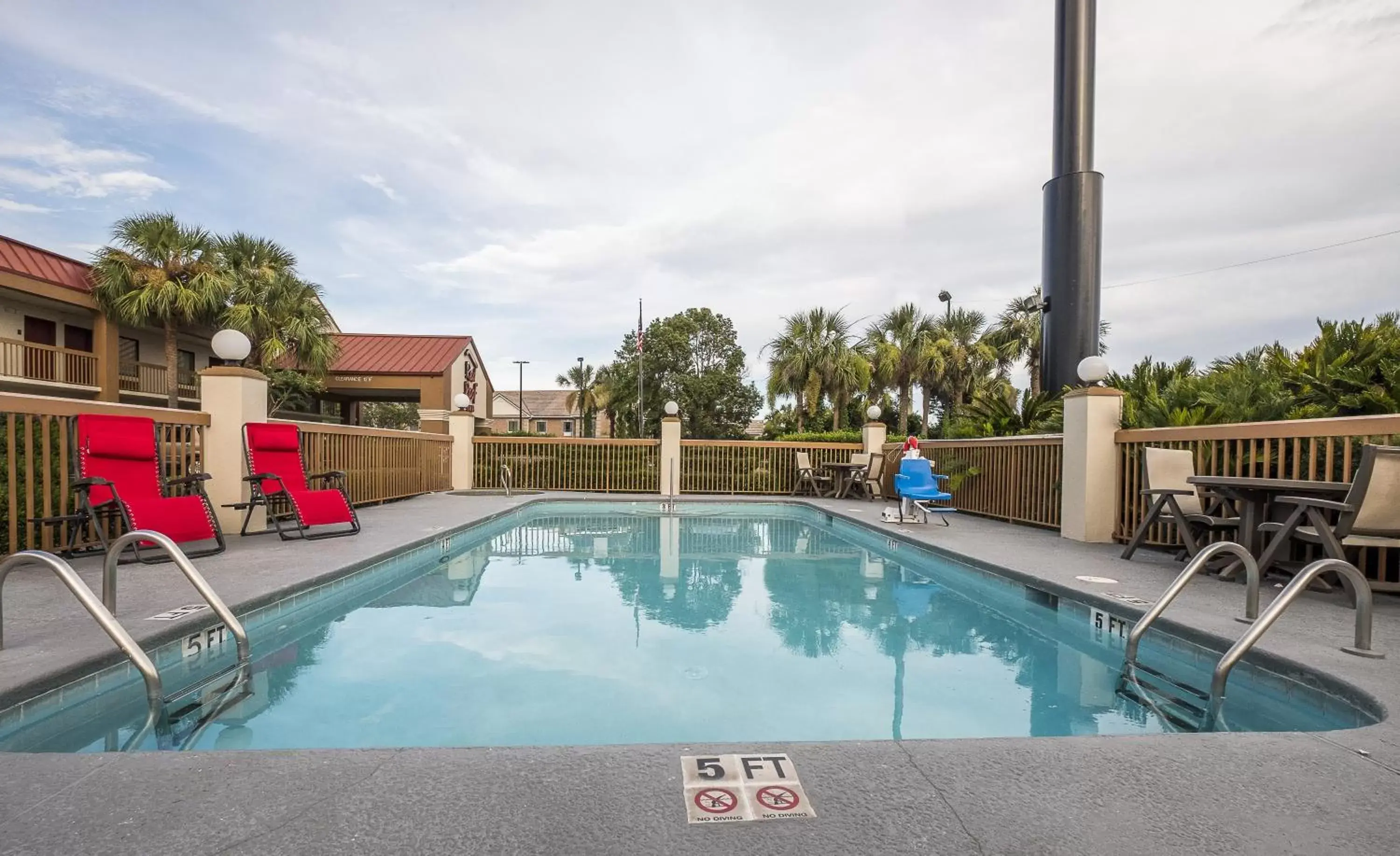 Swimming Pool in Red Roof Inn Kingsland