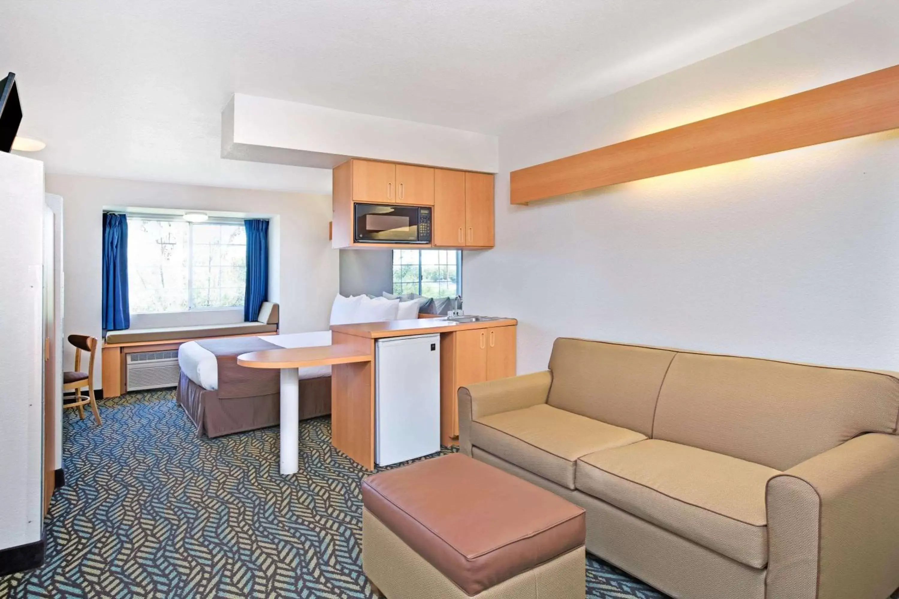 Photo of the whole room, Seating Area in Microtel Inn & Suites, Morgan Hill