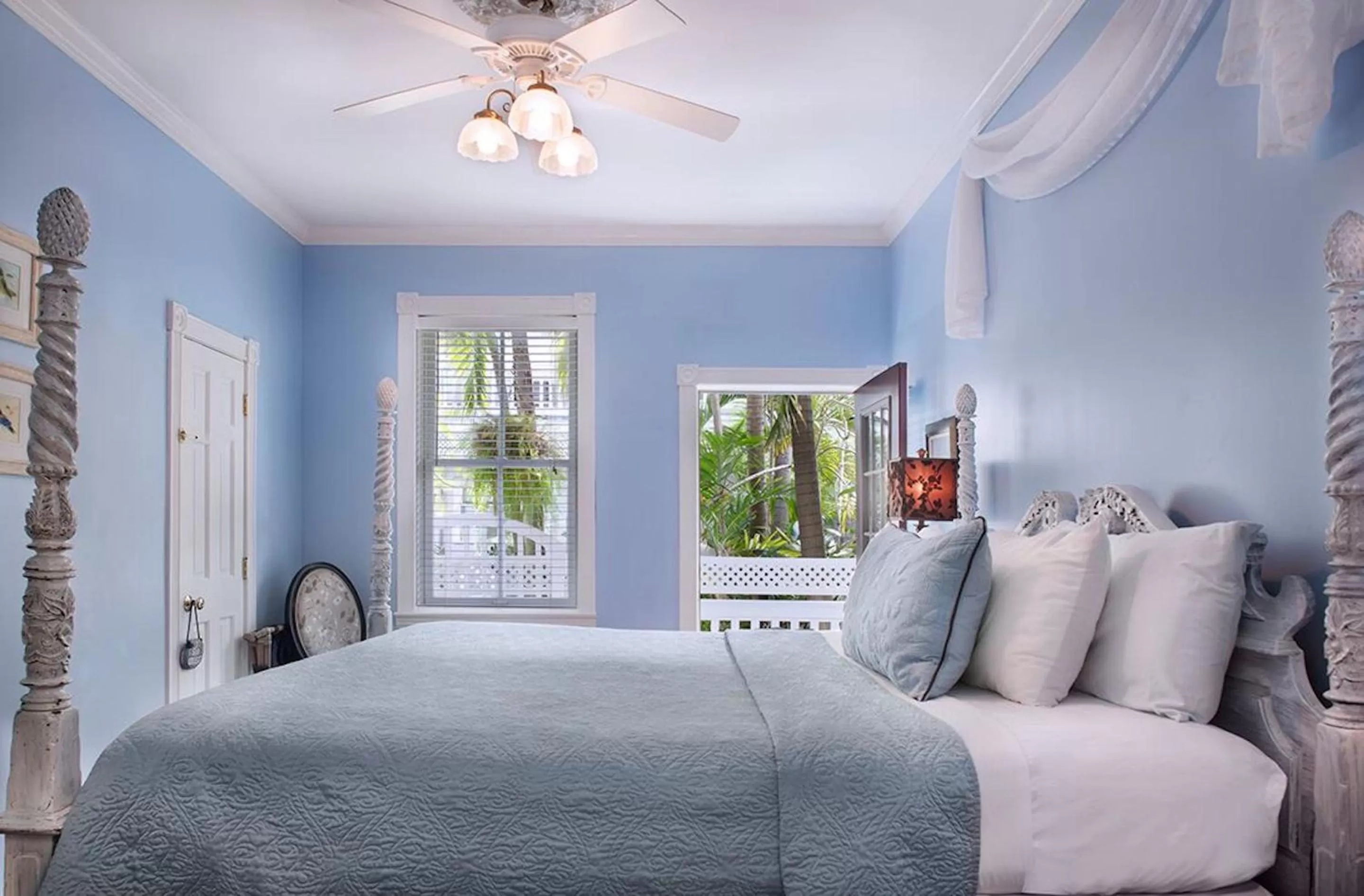 Photo of the whole room, Bed in Coco Plum Inn