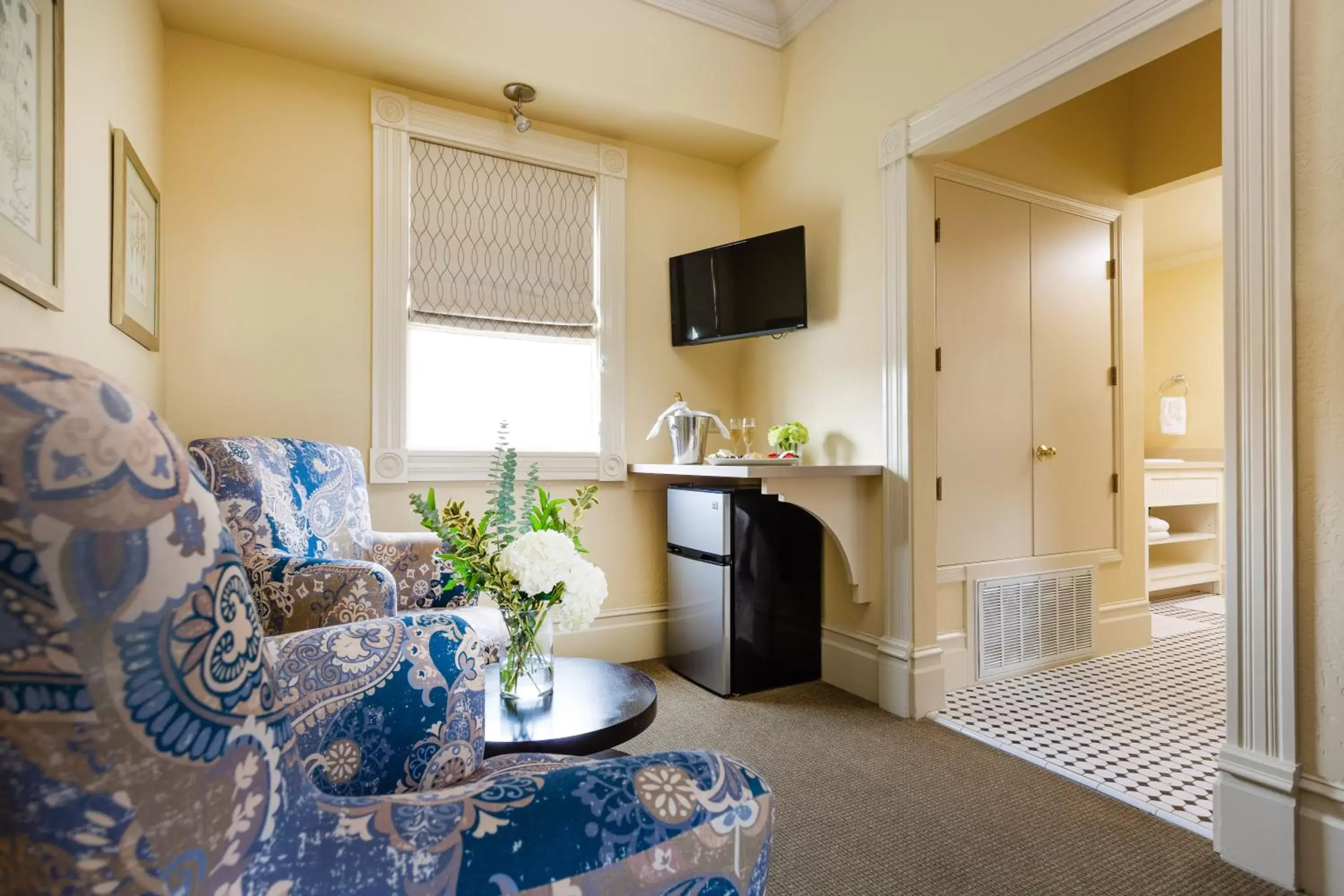 Bed in Healdsburg Inn on the Plaza, A Four Sisters Inn Bed in Healdsburg Inn on the Plaza, A Four Sisters Inn