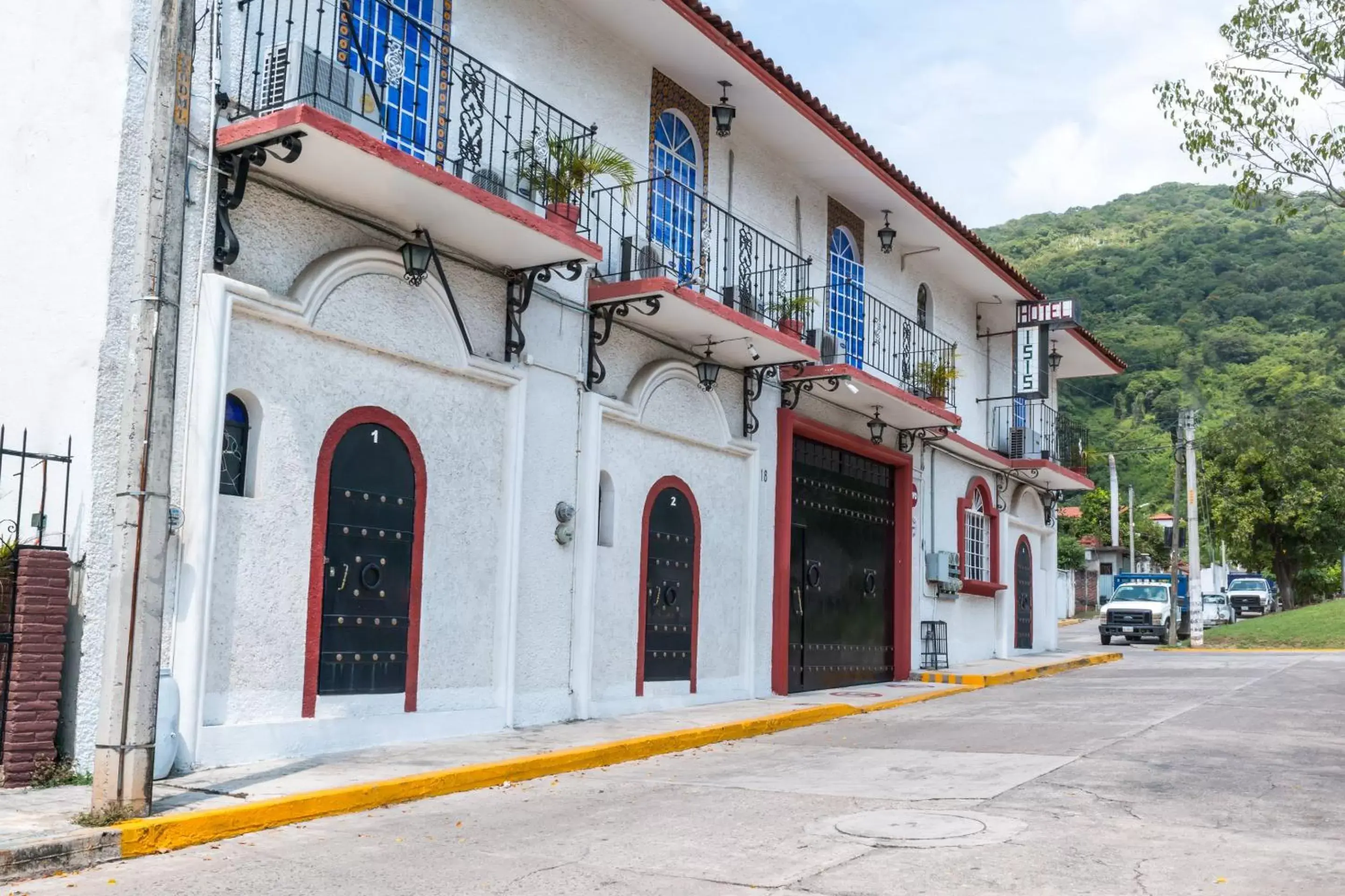 Facade/entrance, Property Building in Hotel Isis