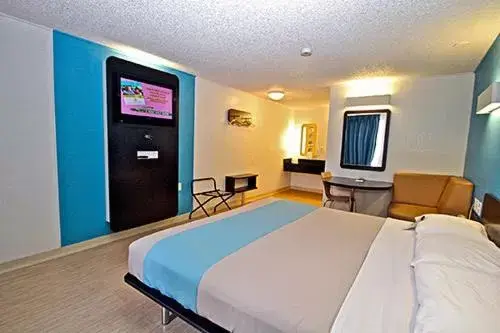 Photo of the whole room in Motel 6-Del Rio, TX