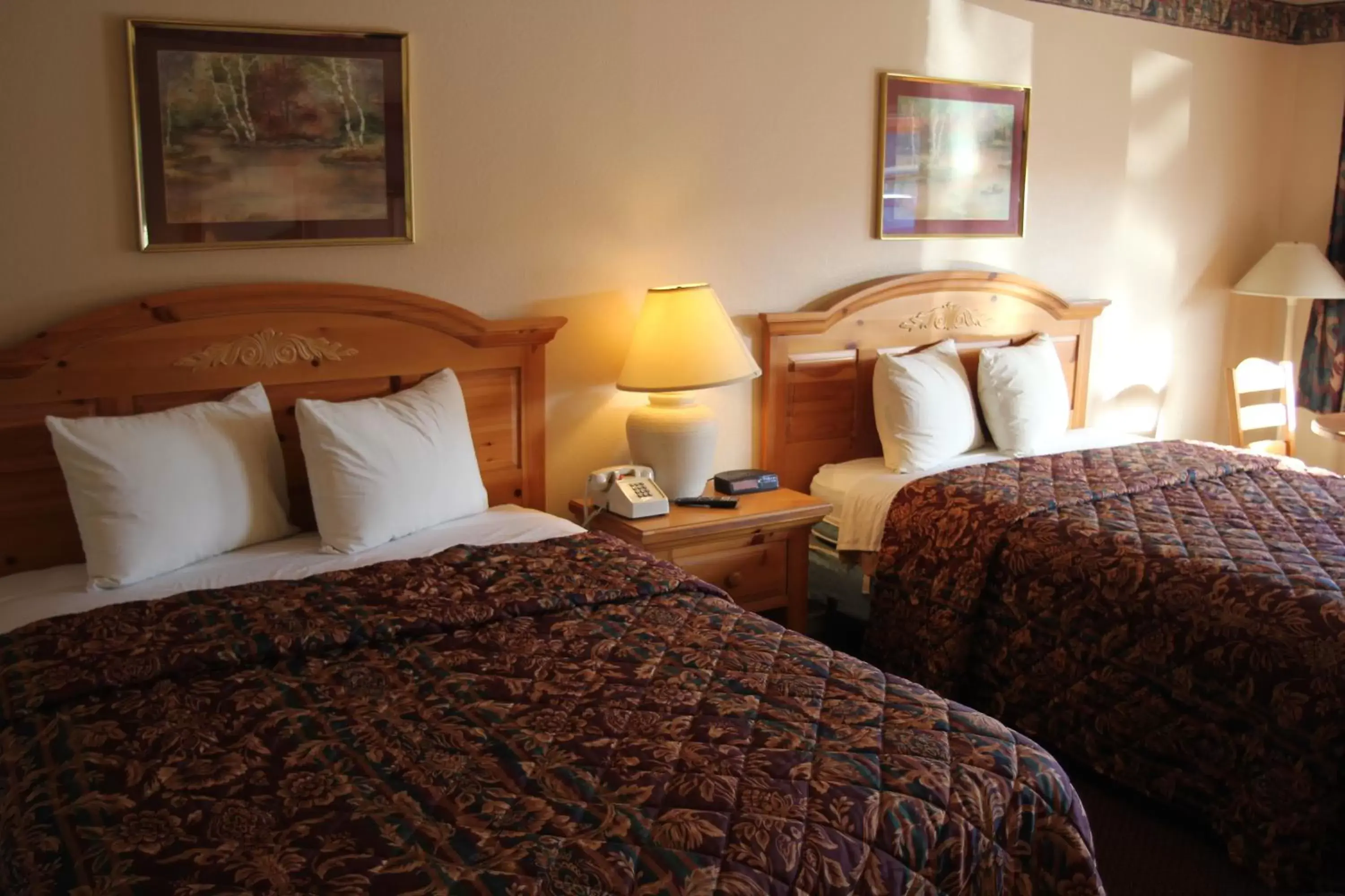 Photo of the whole room, Bed in Lakeside Inn & Suites