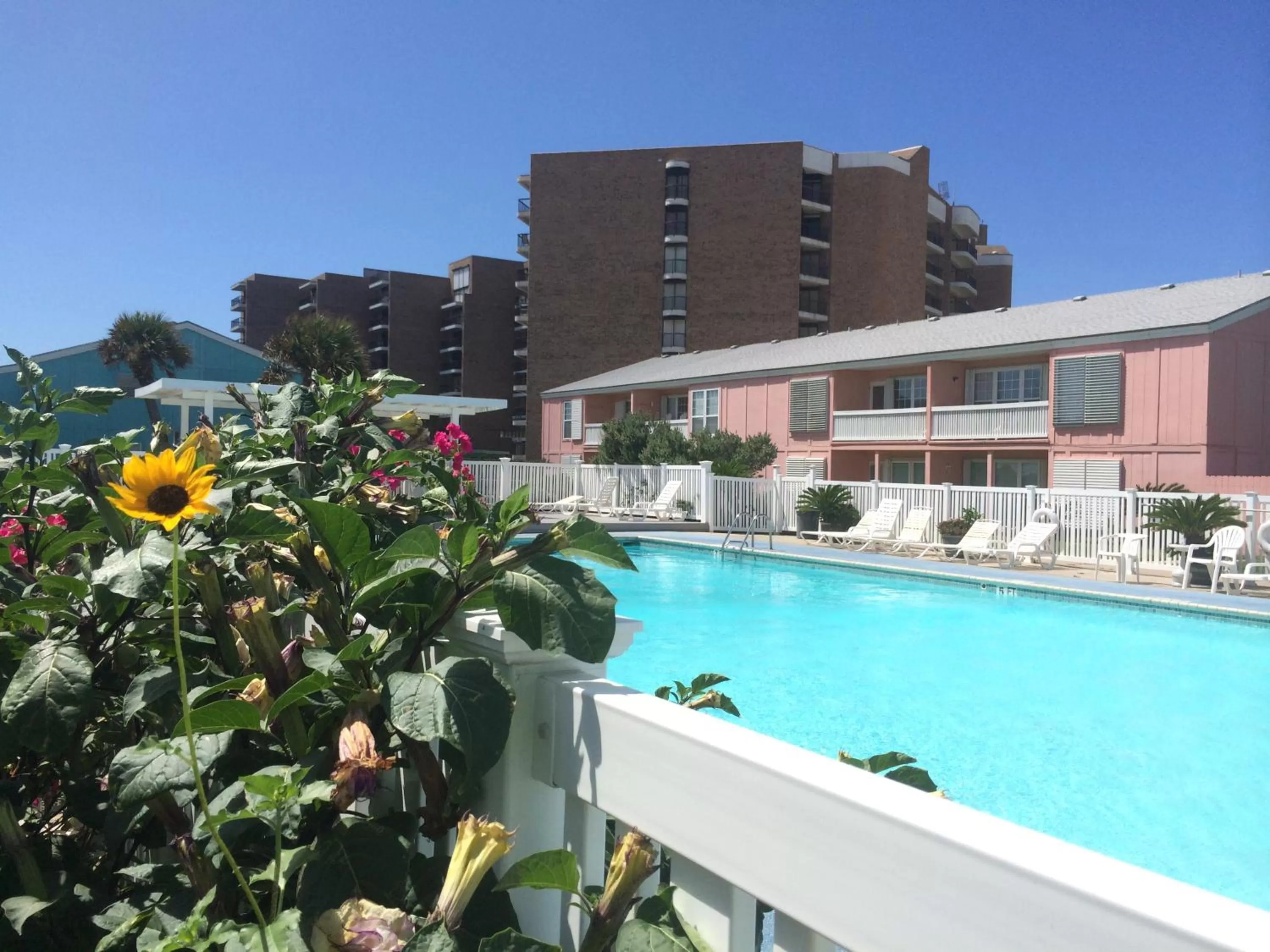 Decorative detail in Executive Keys Condominiums on the Beach
