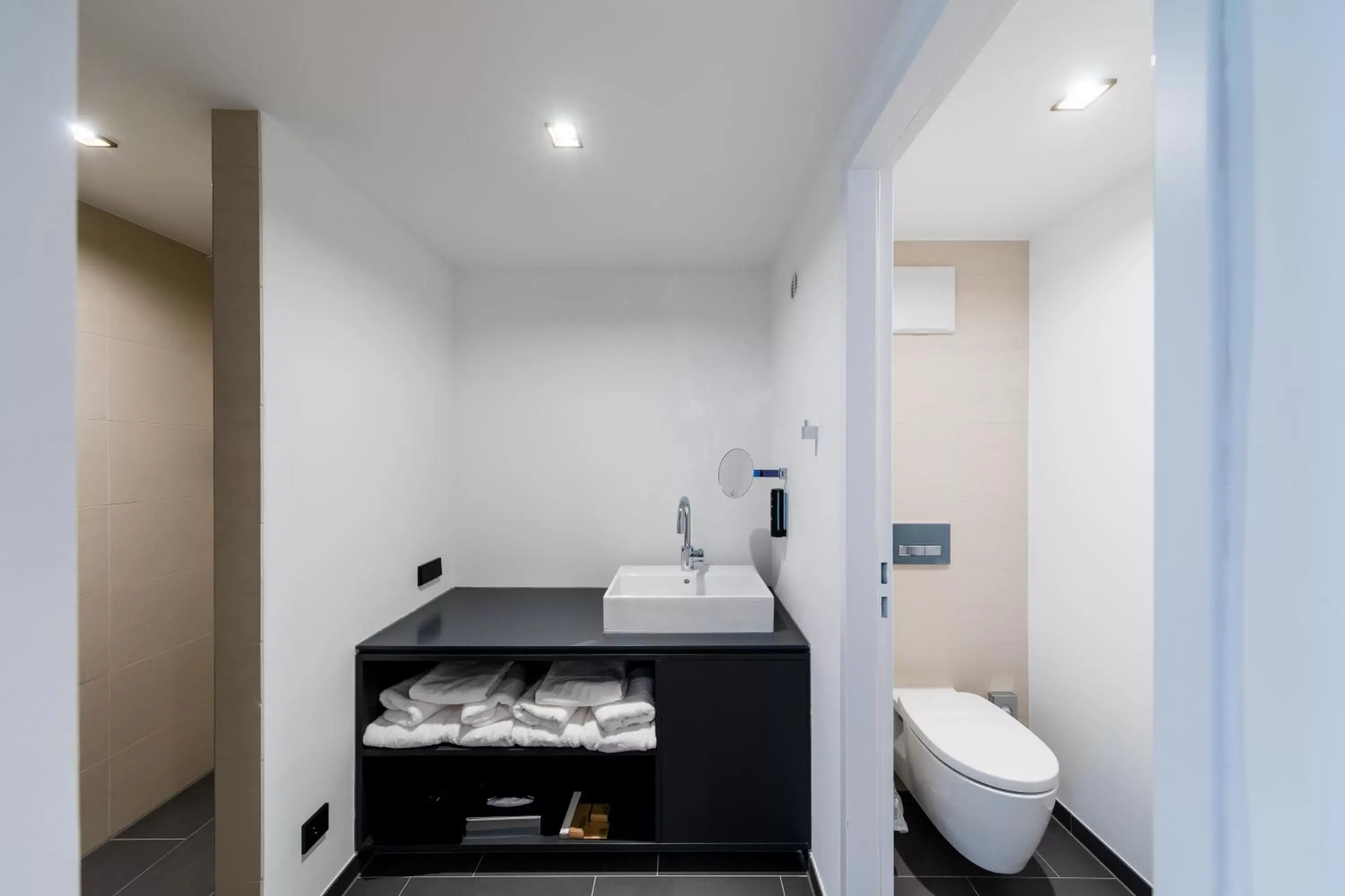 Toilet, Bathroom in mk | hotel rüsselsheim