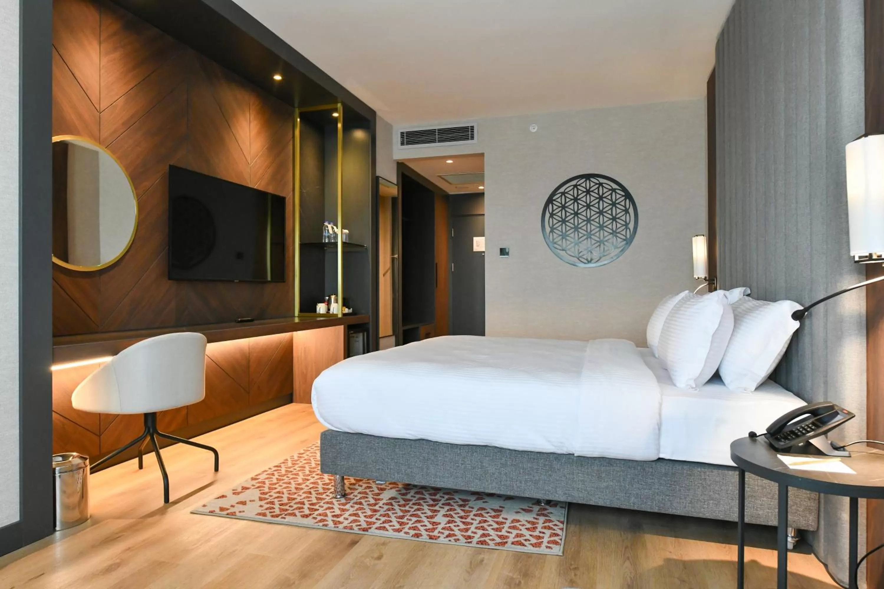 Photo of the whole room, Bed in Crowne Plaza Ankara by IHG