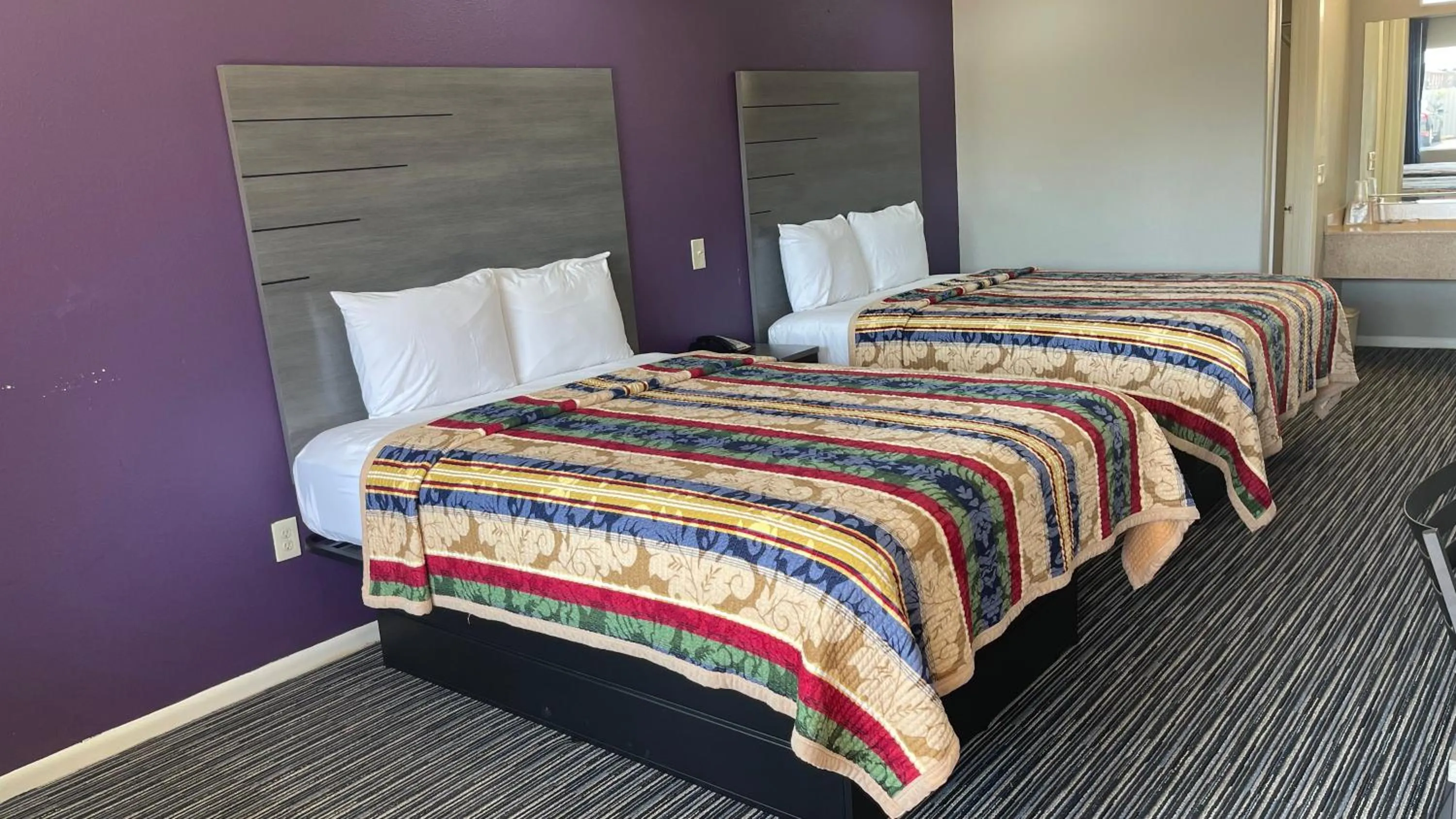 Bed in Executive Inn and Suites Houston