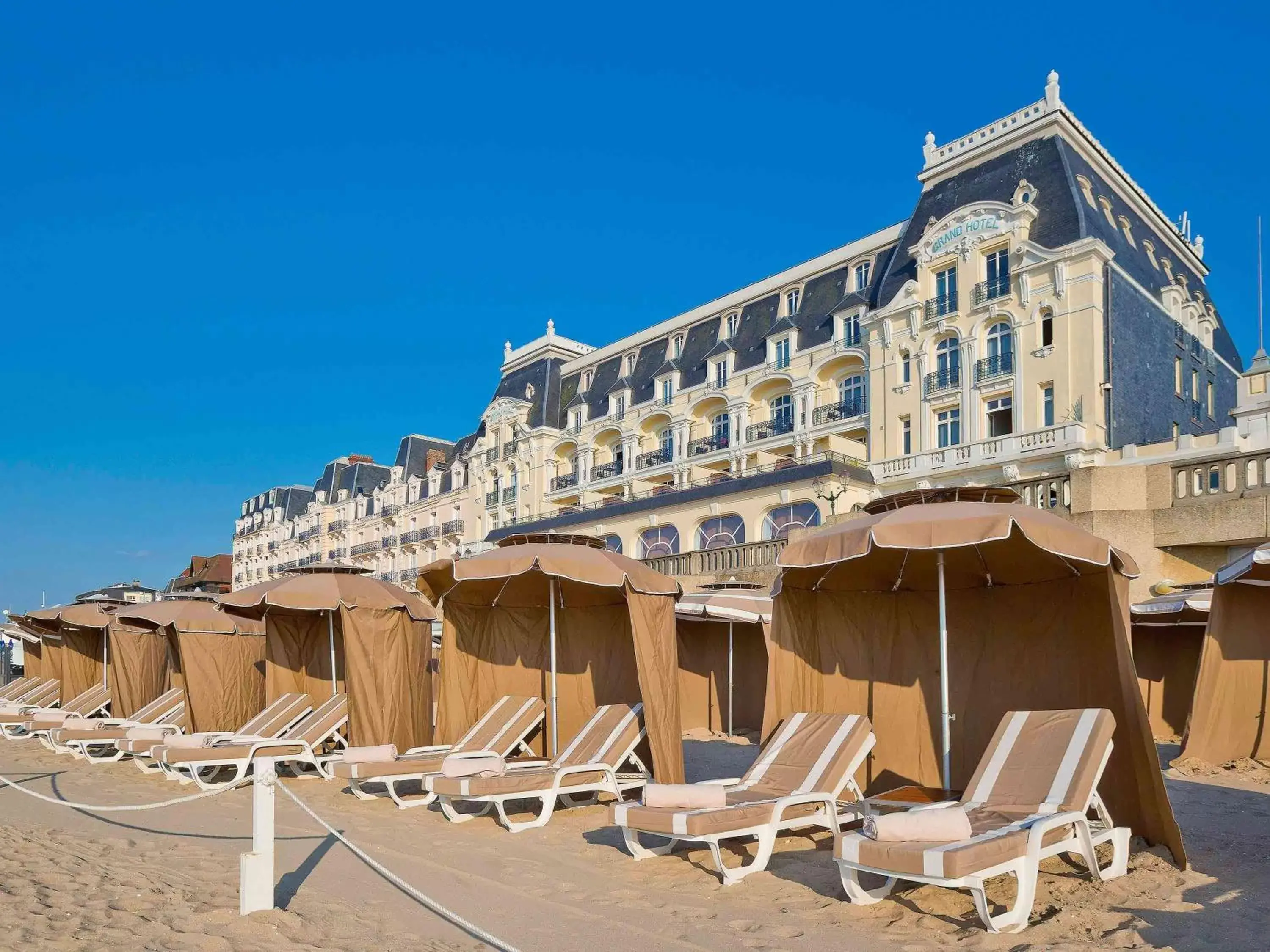 Restaurant/places to eat, Property Building in Le Grand Hotel de Cabourg - MGallery Hotel Collection