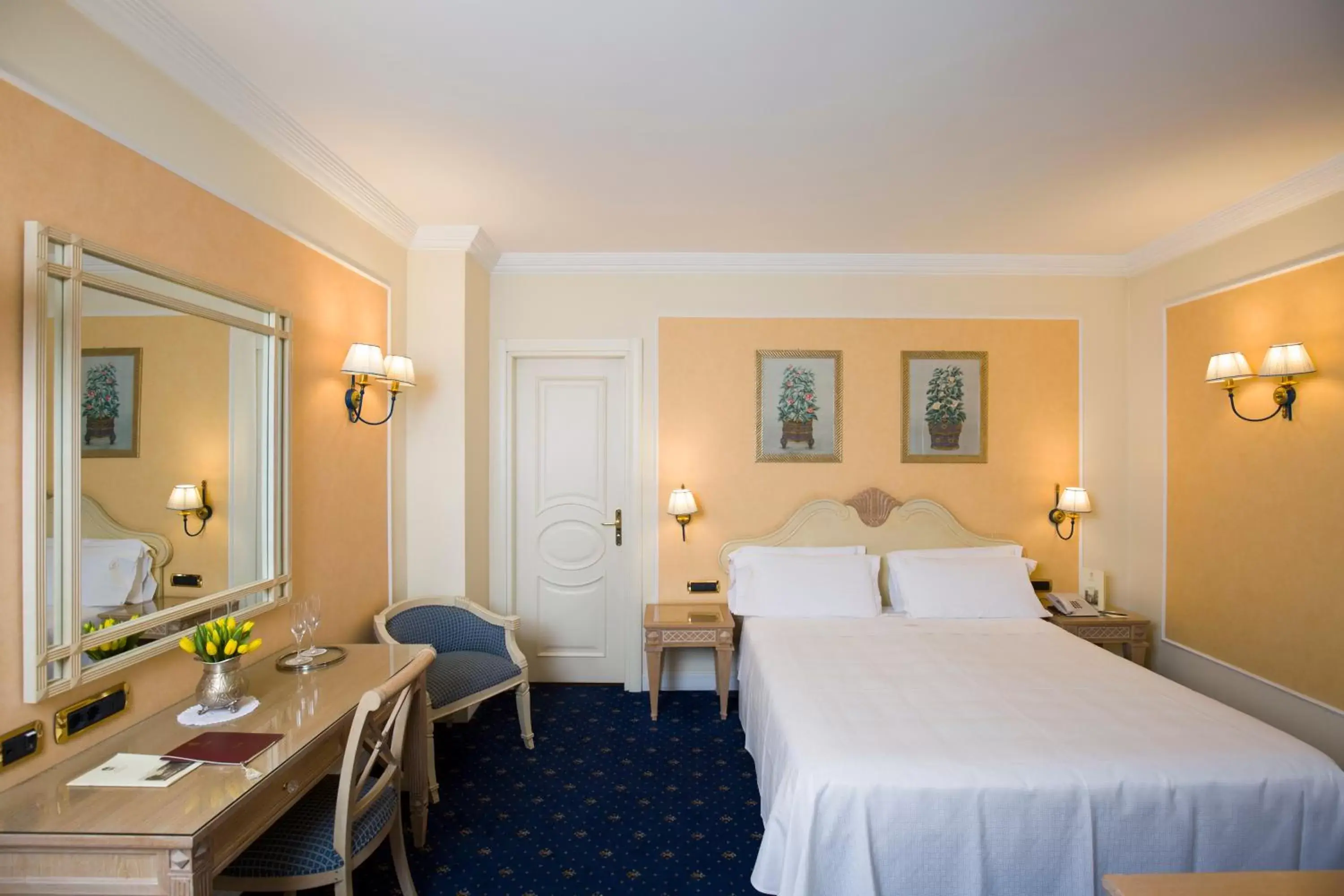 Bedroom, Room Photo in Palazzo Alabardieri