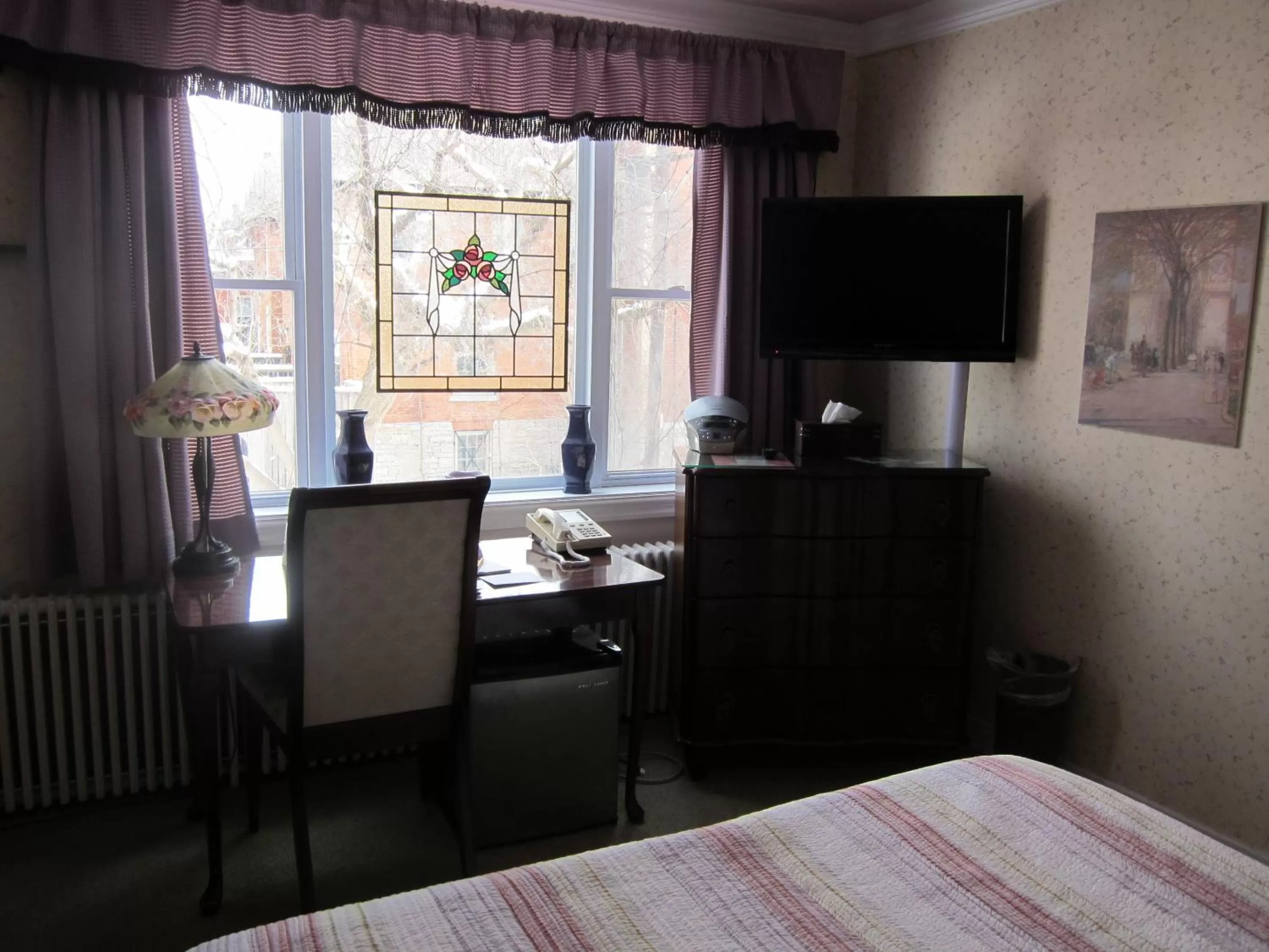 TV and multimedia, Bed in McGee's Inn