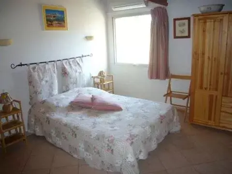 Photo of the whole room, Bed in Les Cigales