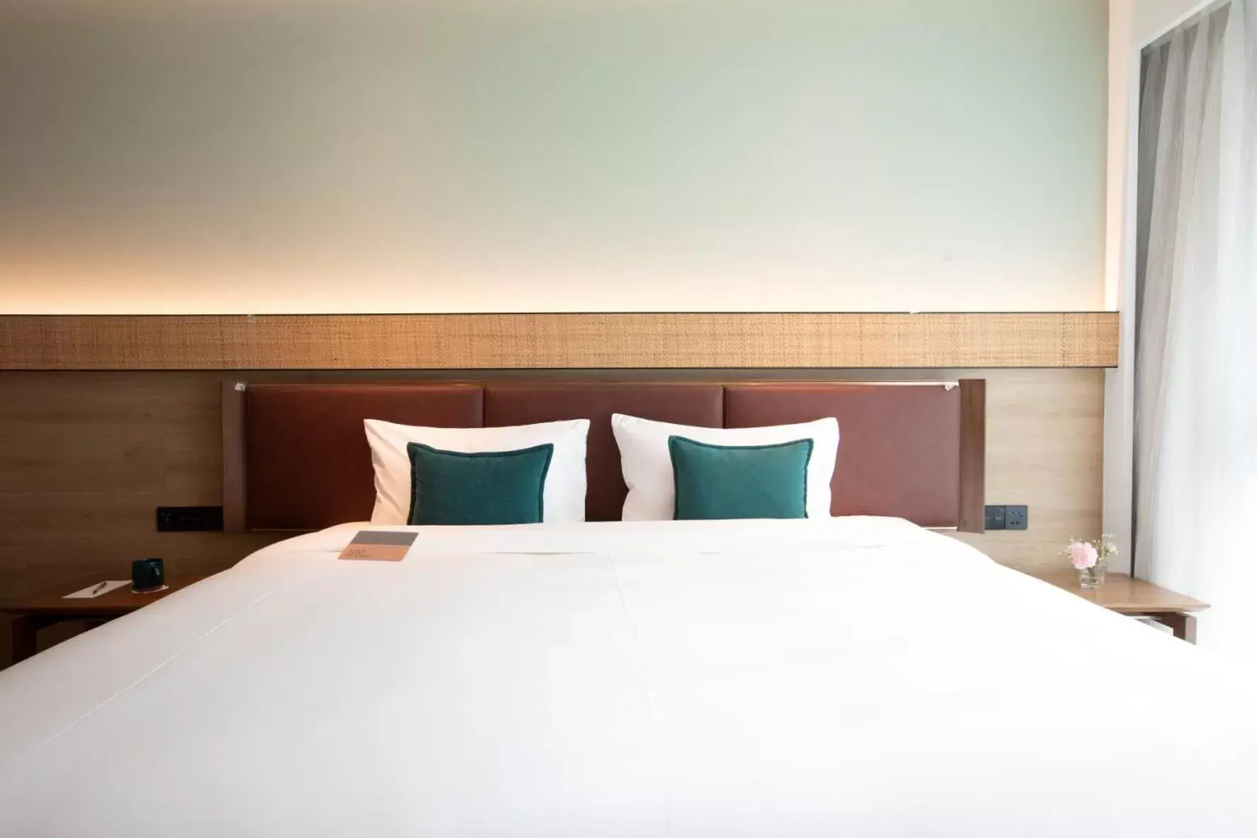 Bed in The LUMA Hotel, a Member of Design Hotels