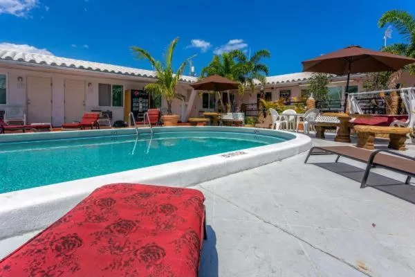Swimming pool in Green Seas Motel