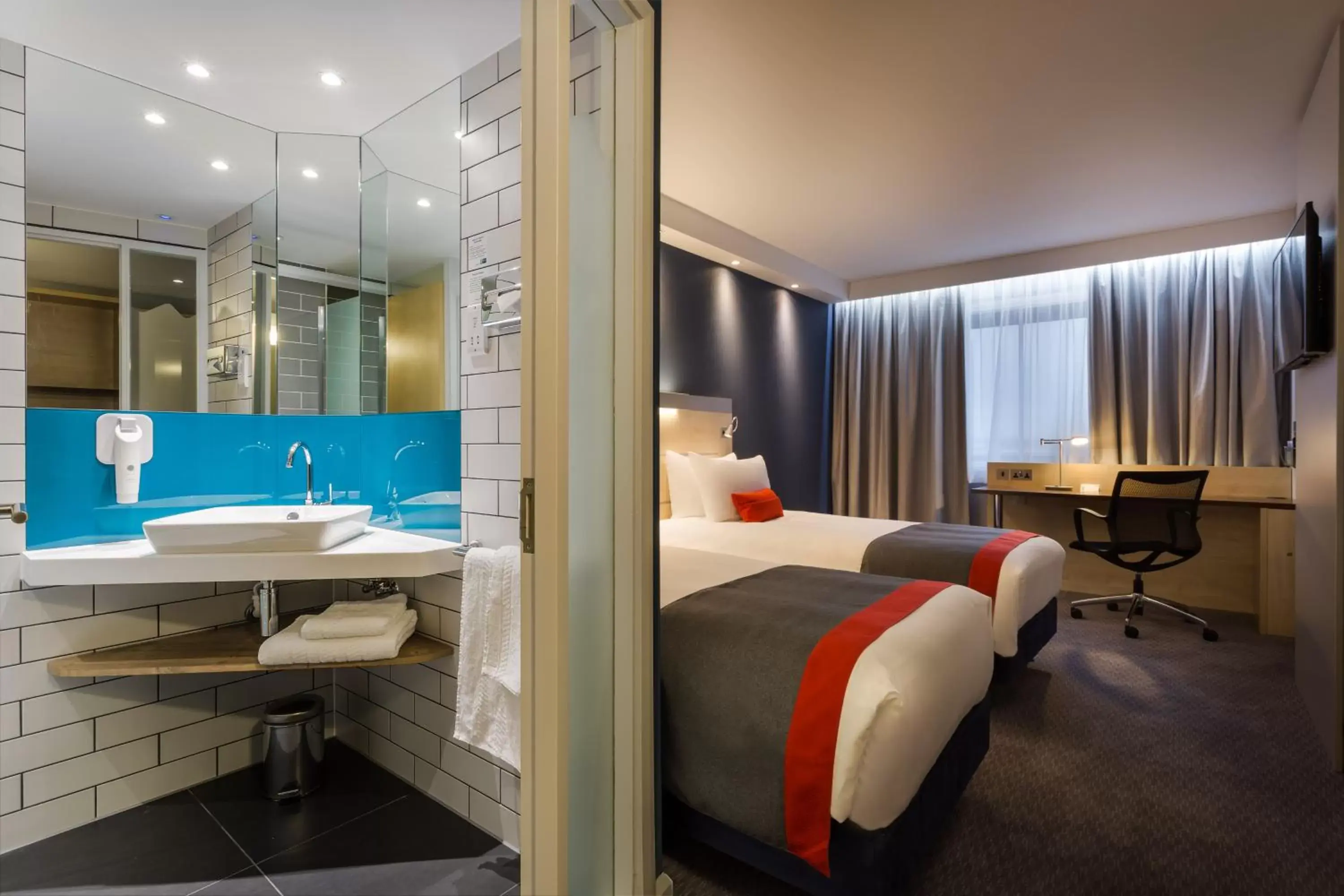Bedroom in Holiday Inn Express London - Watford Junction, an IHG Hotel