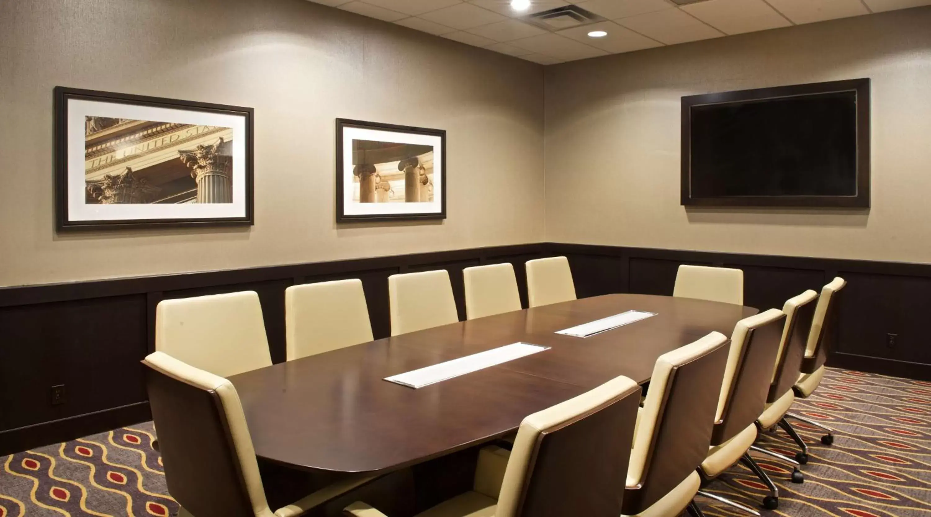 Meeting/conference room in Embassy Suites by Hilton Dulles Airport