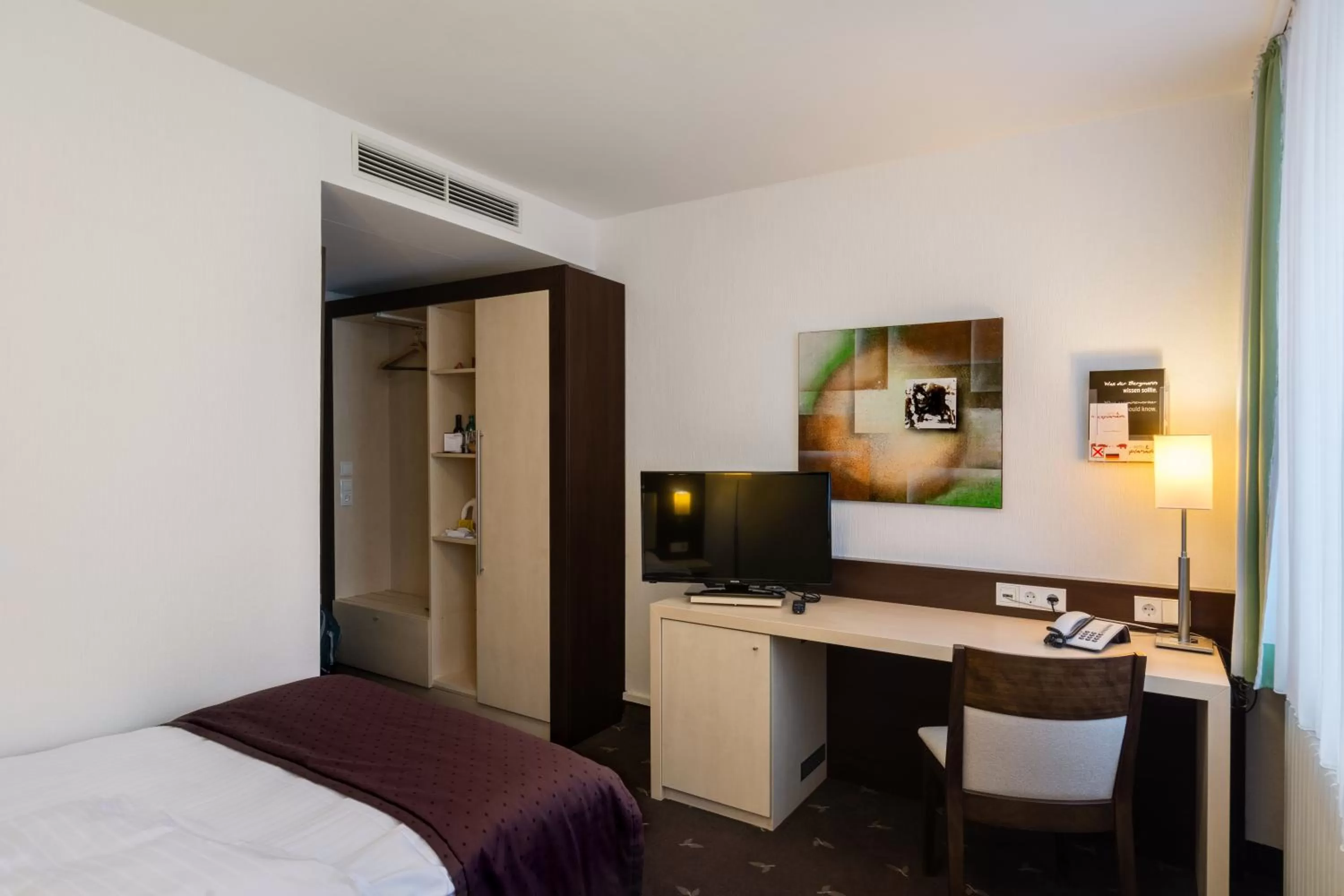 Photo of the whole room, Bed in Hotel Esplanade Dortmund