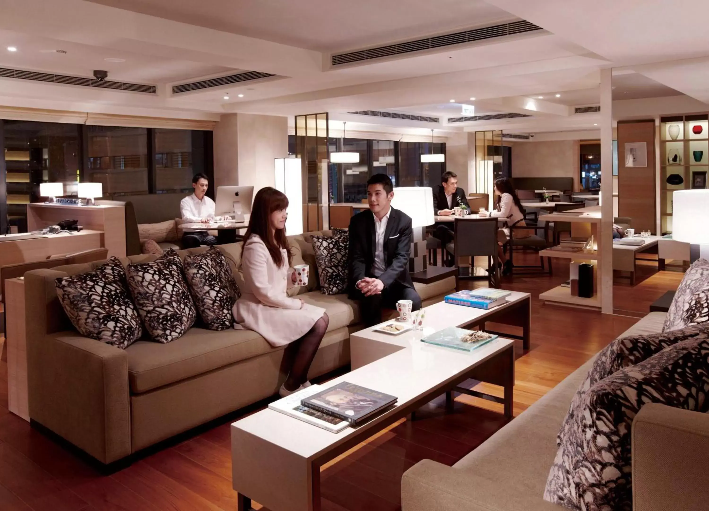 Communal lounge/ TV room in Hotel COZZI Zhongxiao Taipei