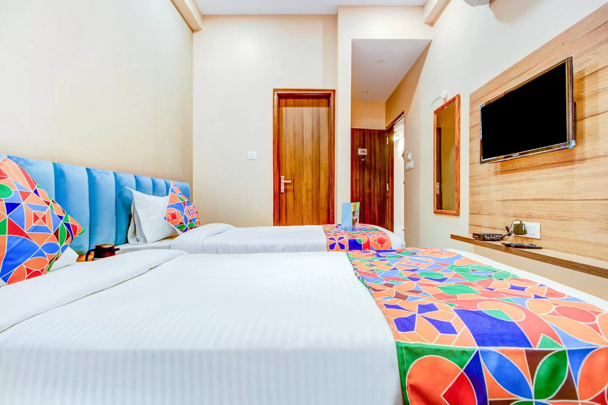 Bedroom, Bed in FabHotel 7th Crossing Malviya Nagar