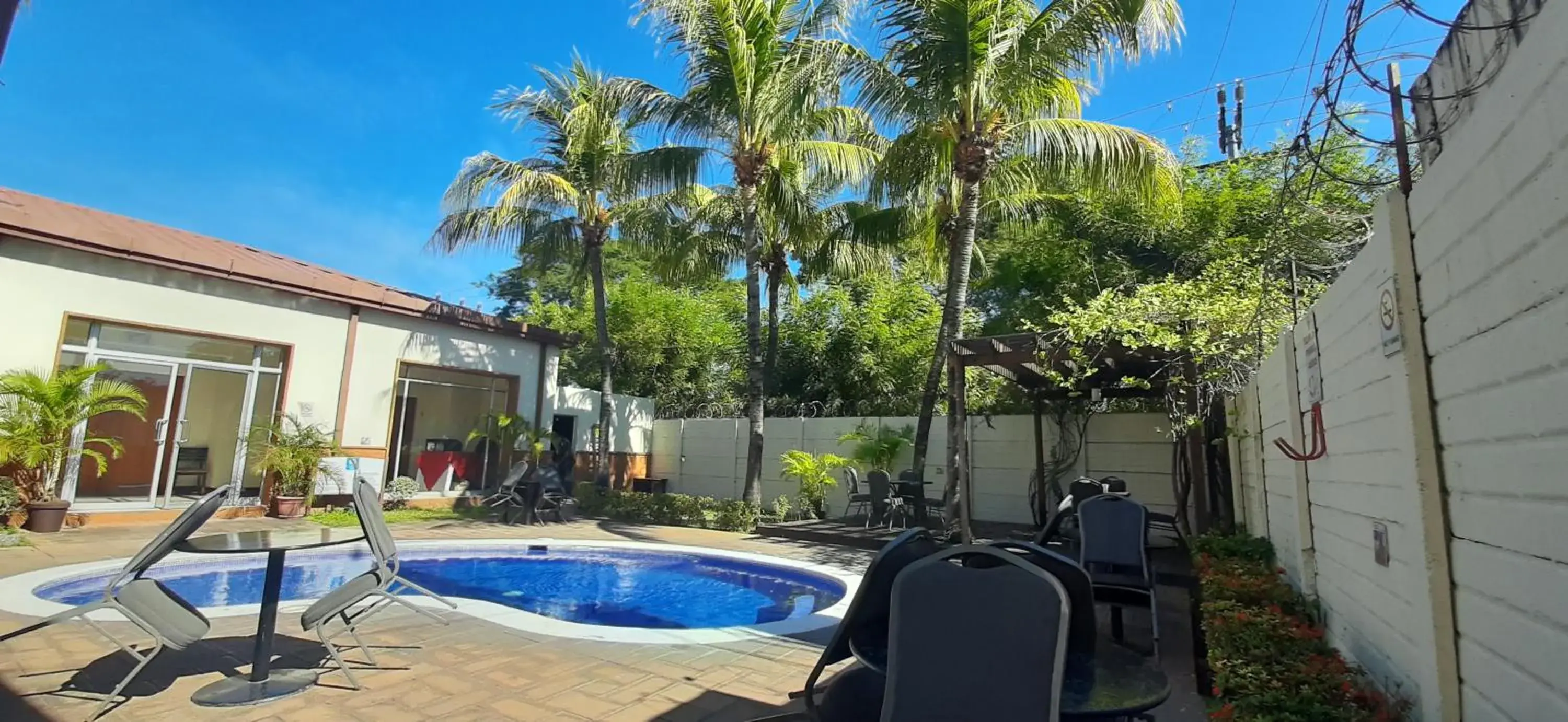 Swimming Pool in Comfort Inn Real San Miguel