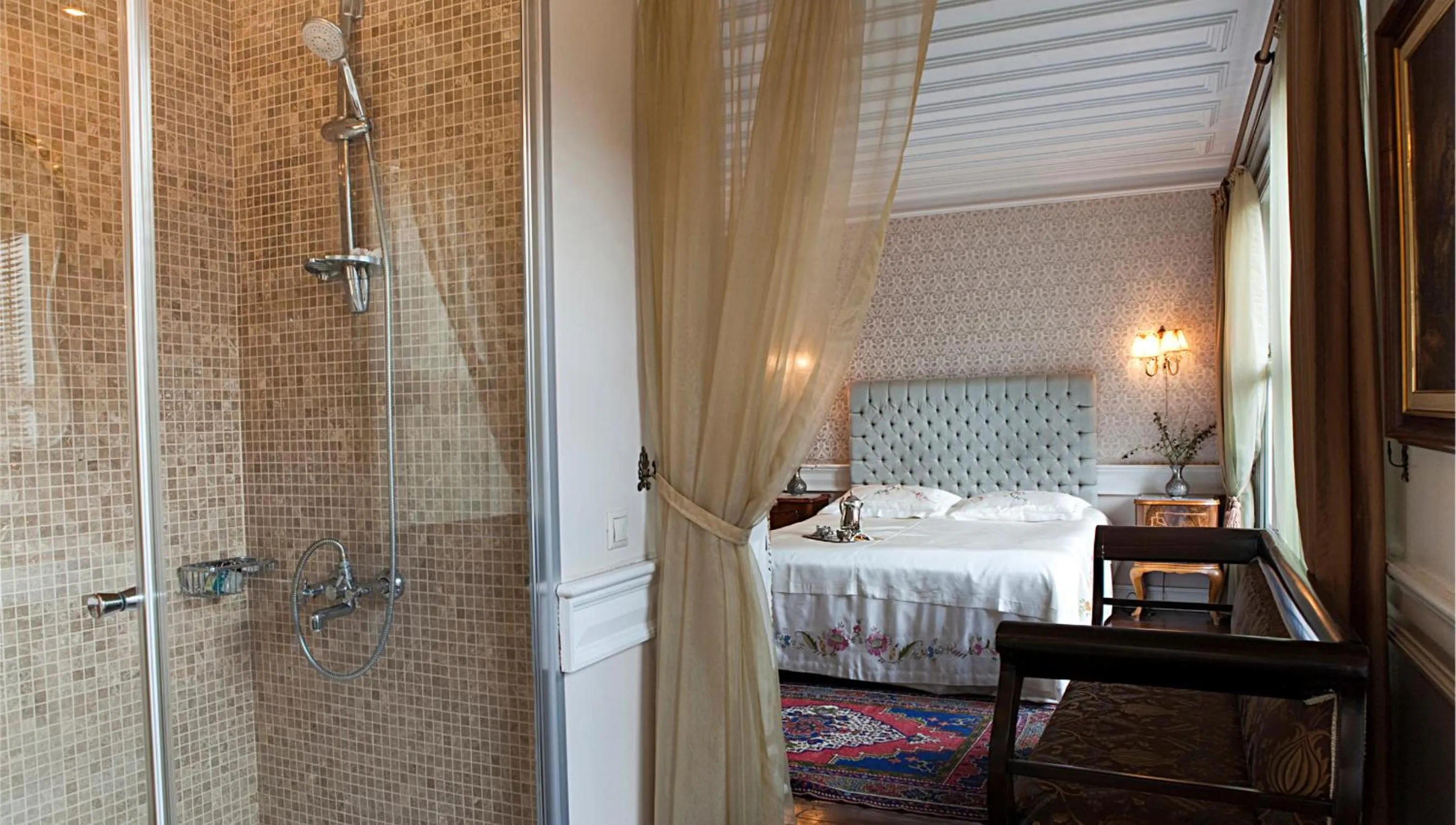 Shower, Bed in Kitapevi Hotel