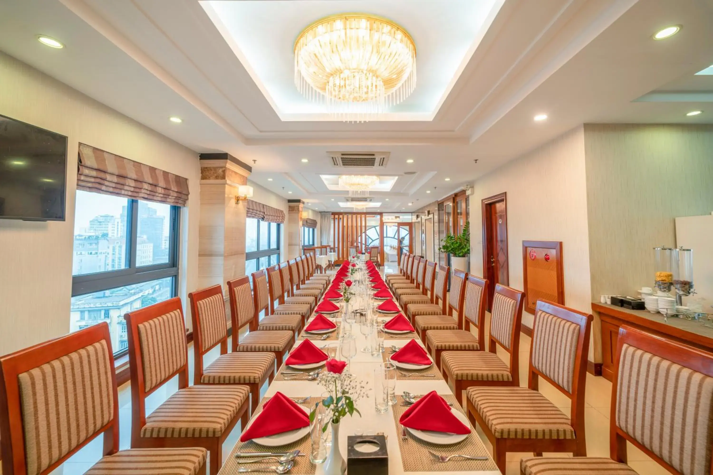 Restaurant/Places to Eat in Hanoi Larosa Hotel