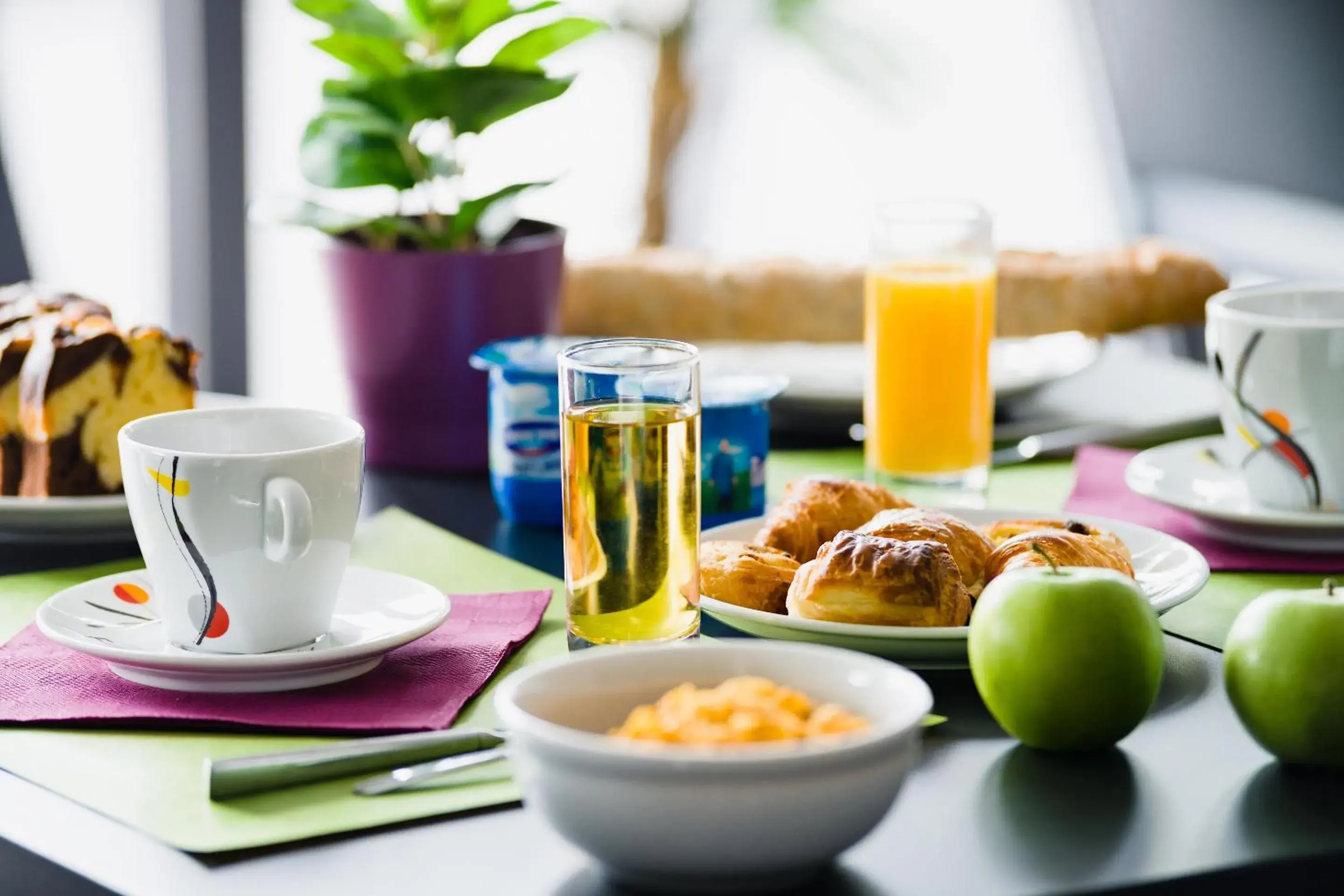 Buffet breakfast, Breakfast in Lagrange Aparthotel Lyon LumiÃ¨re