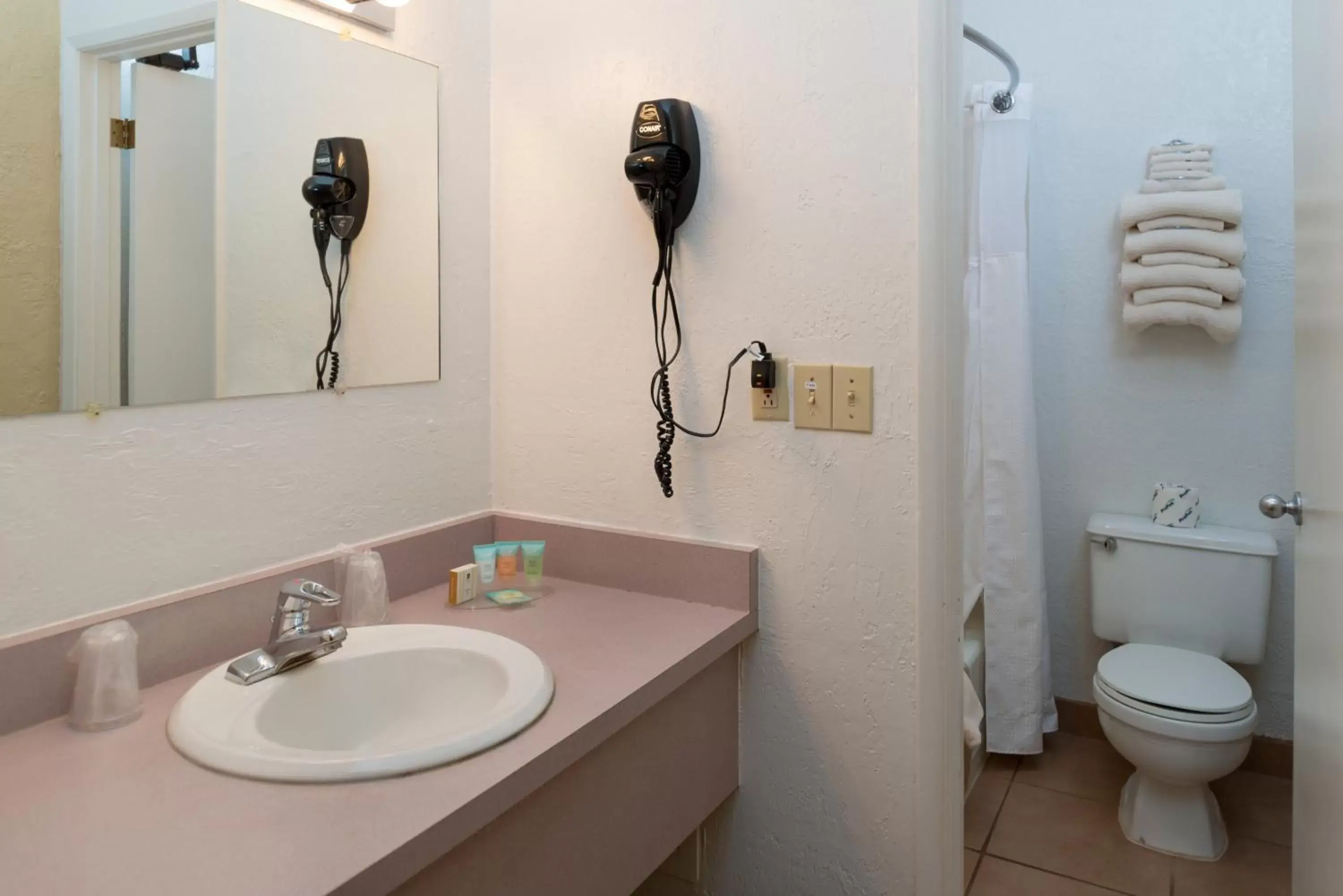 Bathroom in Thunderbird Lodge