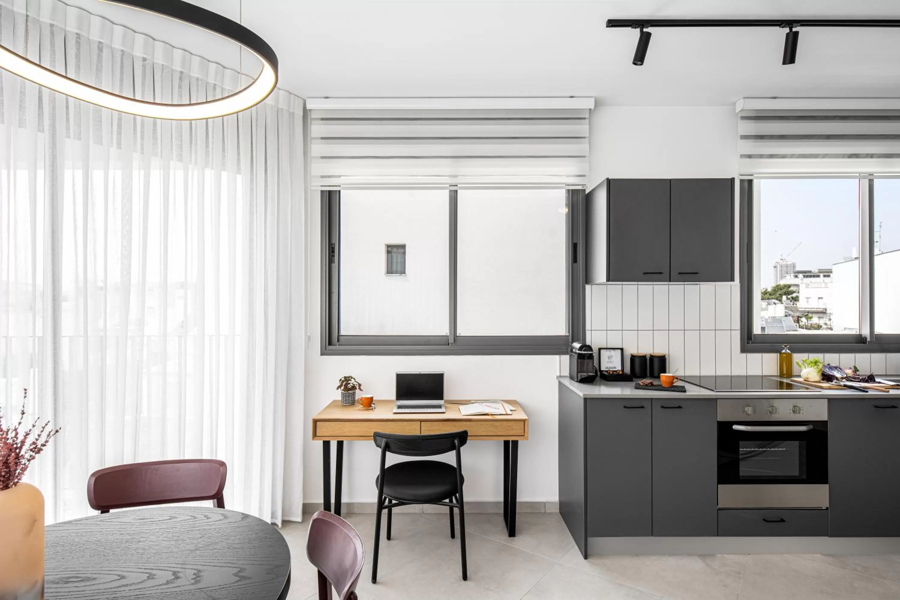 Kitchen or kitchenette in Mate GEORGE - By HOMY