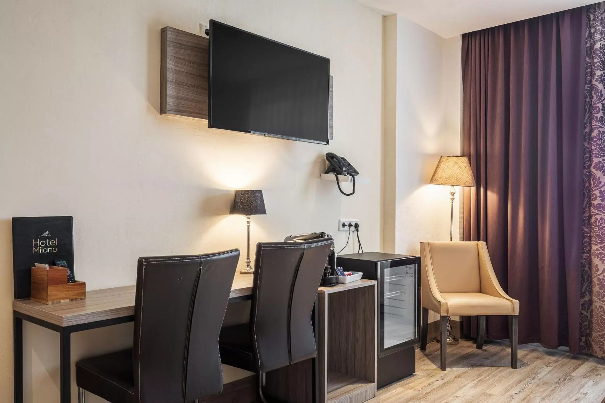 TV and multimedia, TV/Entertainment Center in Hotel Milano