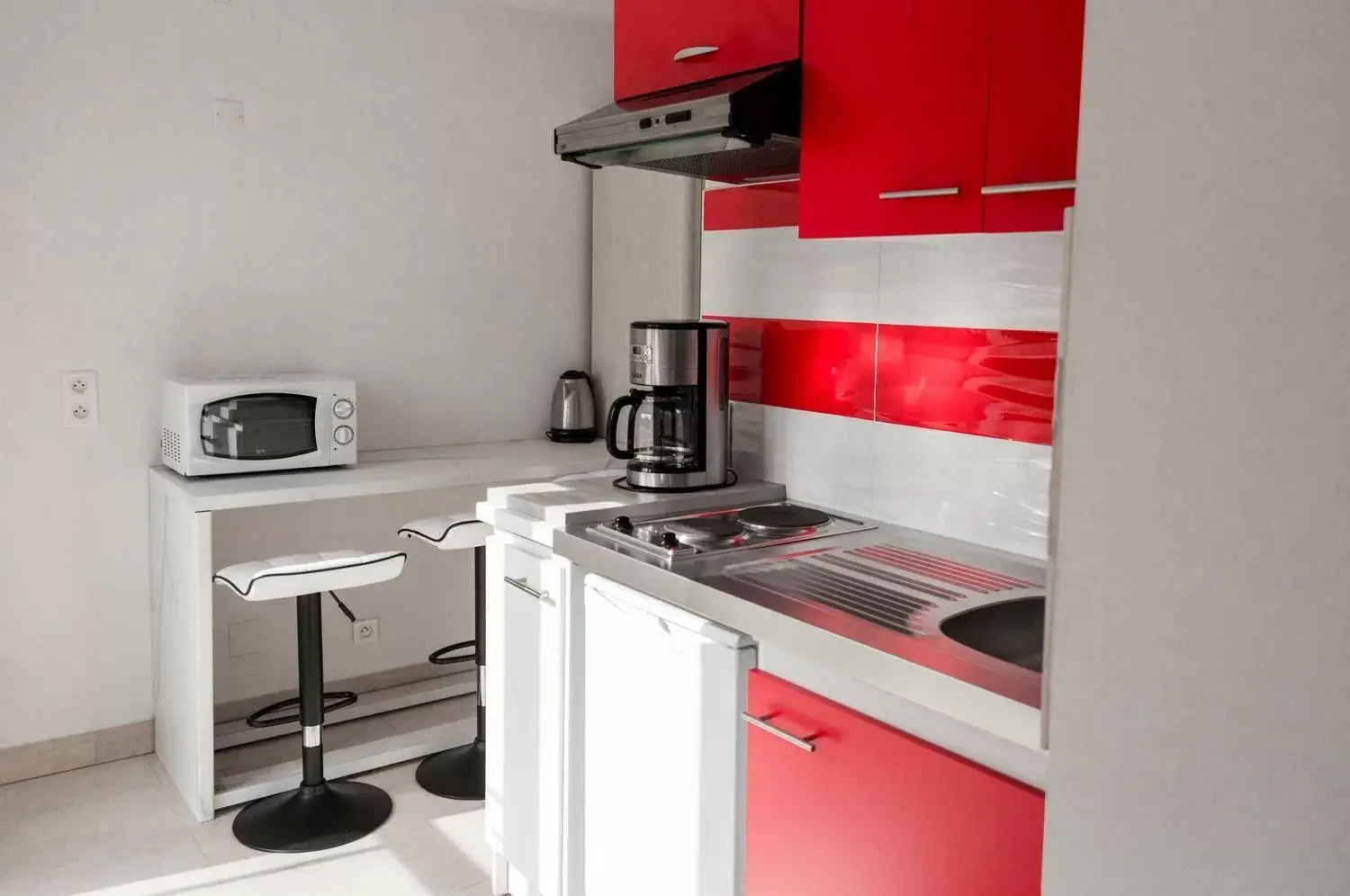 Kitchen/Kitchenette in Hotel et Appartements Reine D'Azur