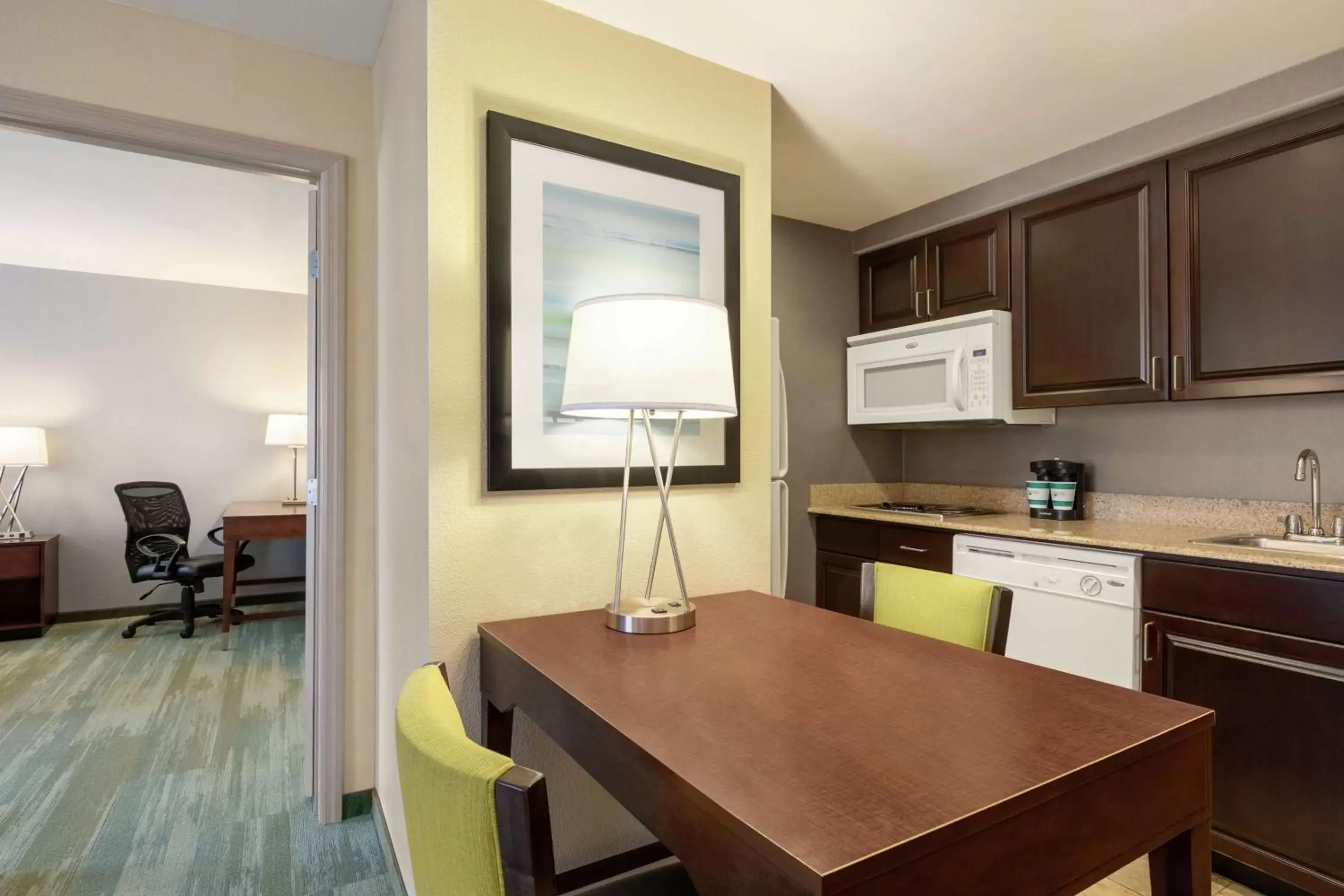 Bedroom, Kitchen/Kitchenette in Homewood Suites by Hilton Macon-North