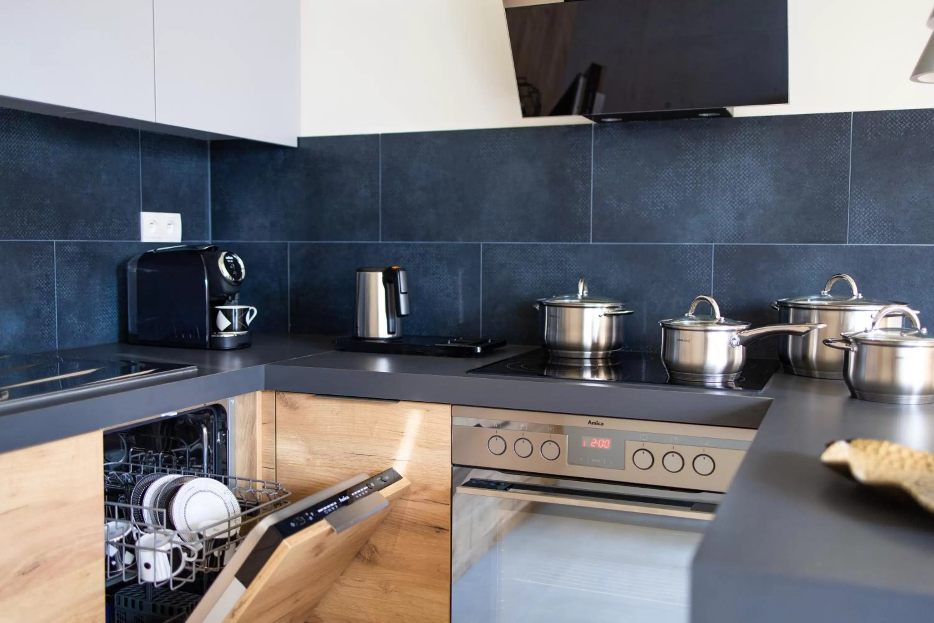 Kitchen or kitchenette in Portal House Apartments