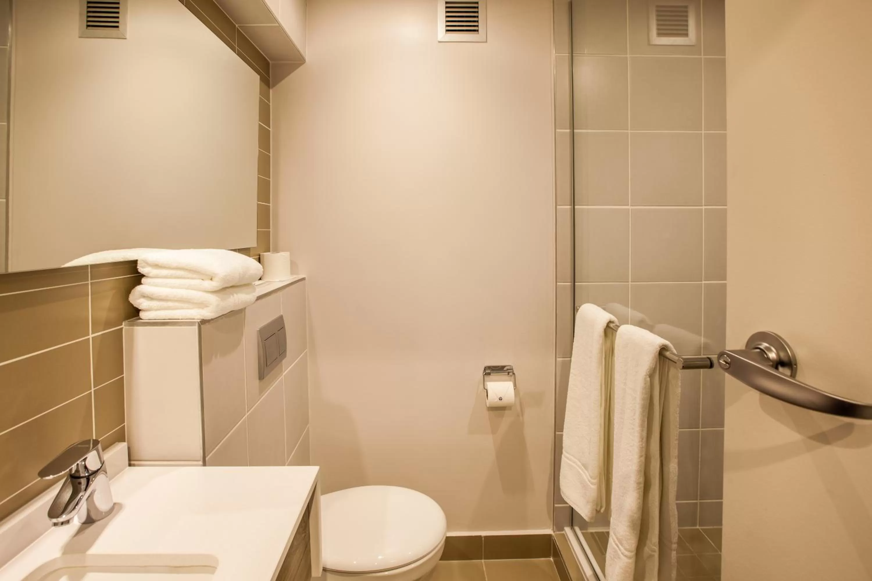 Twin Room - Non-Smoking in Town Lodge Mbombela