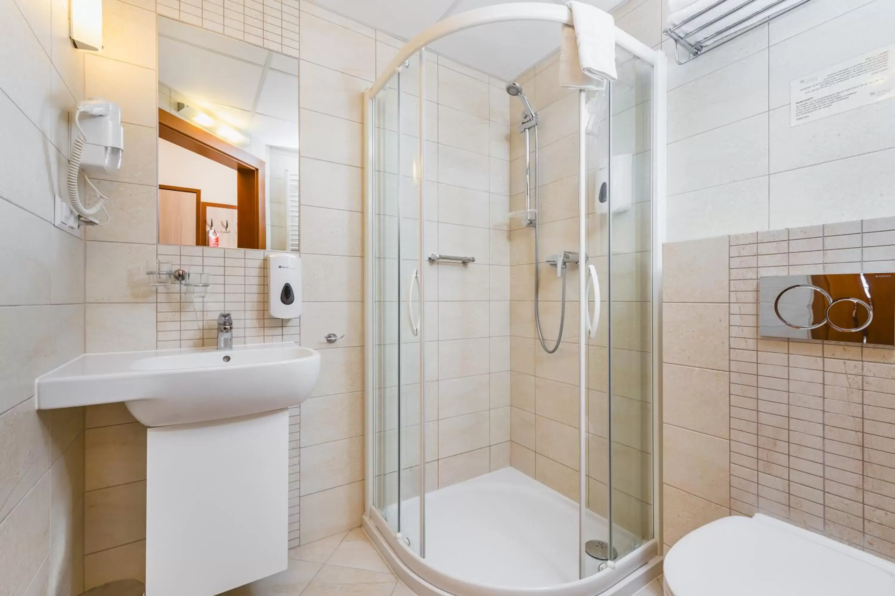 Shower, Bathroom in Domus Mater Hotel