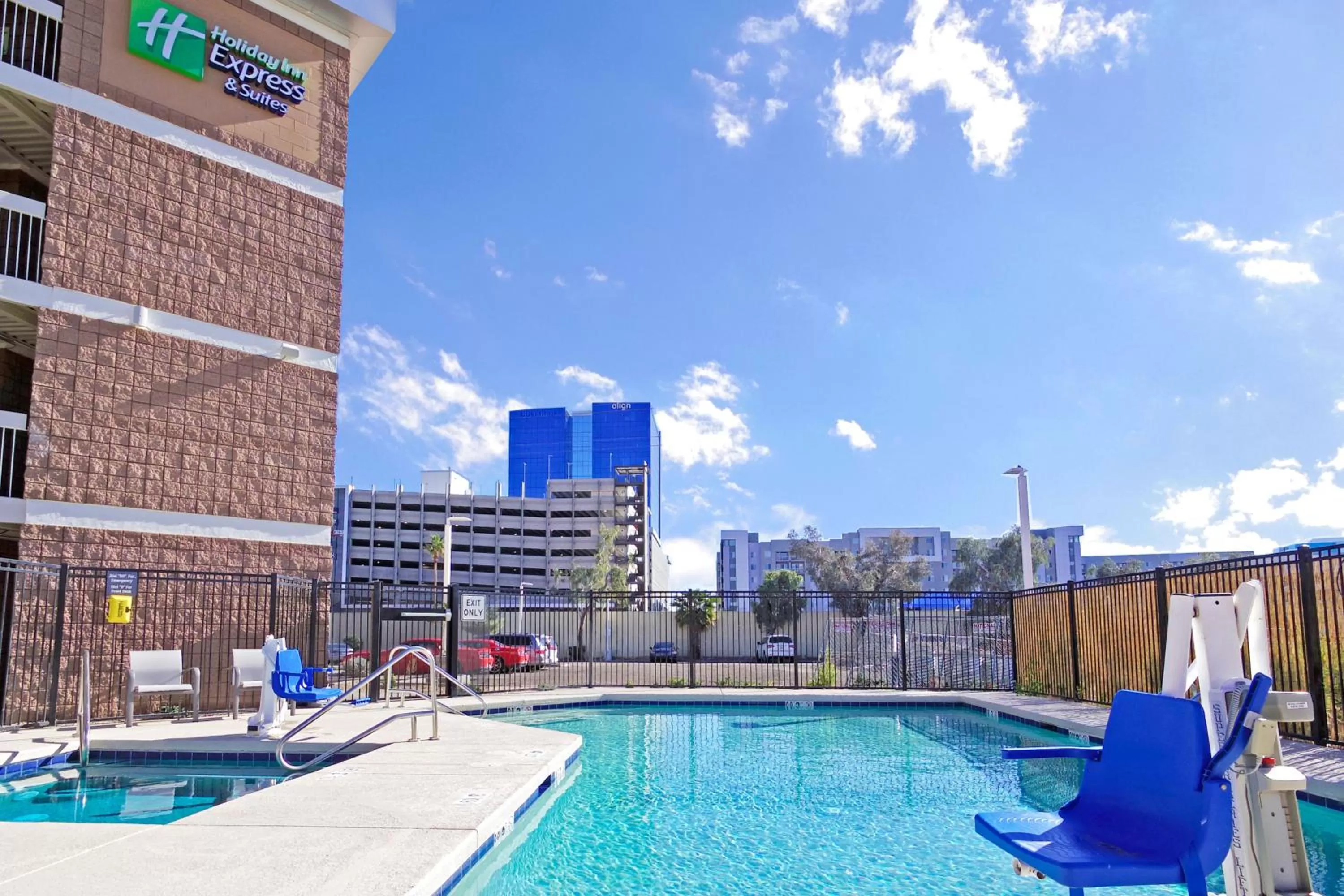 Swimming pool in Holiday Inn Express & Suites Phoenix - Tempe by IHG