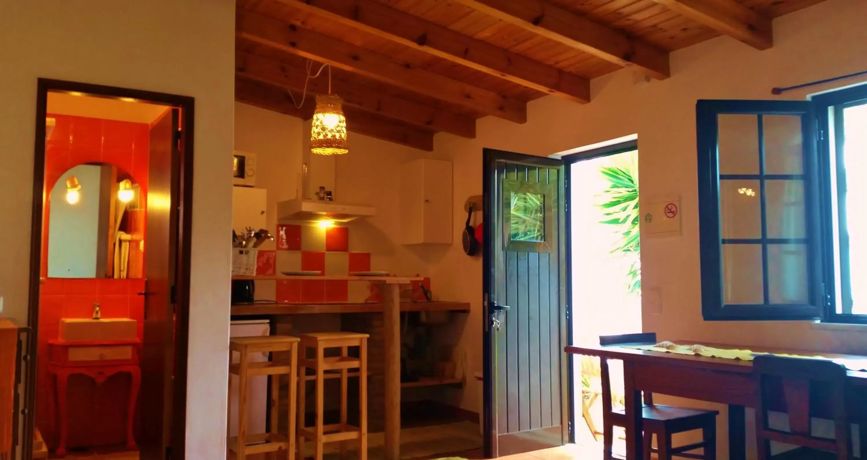 Bedroom, Dining Area in PuraVida Divehouse