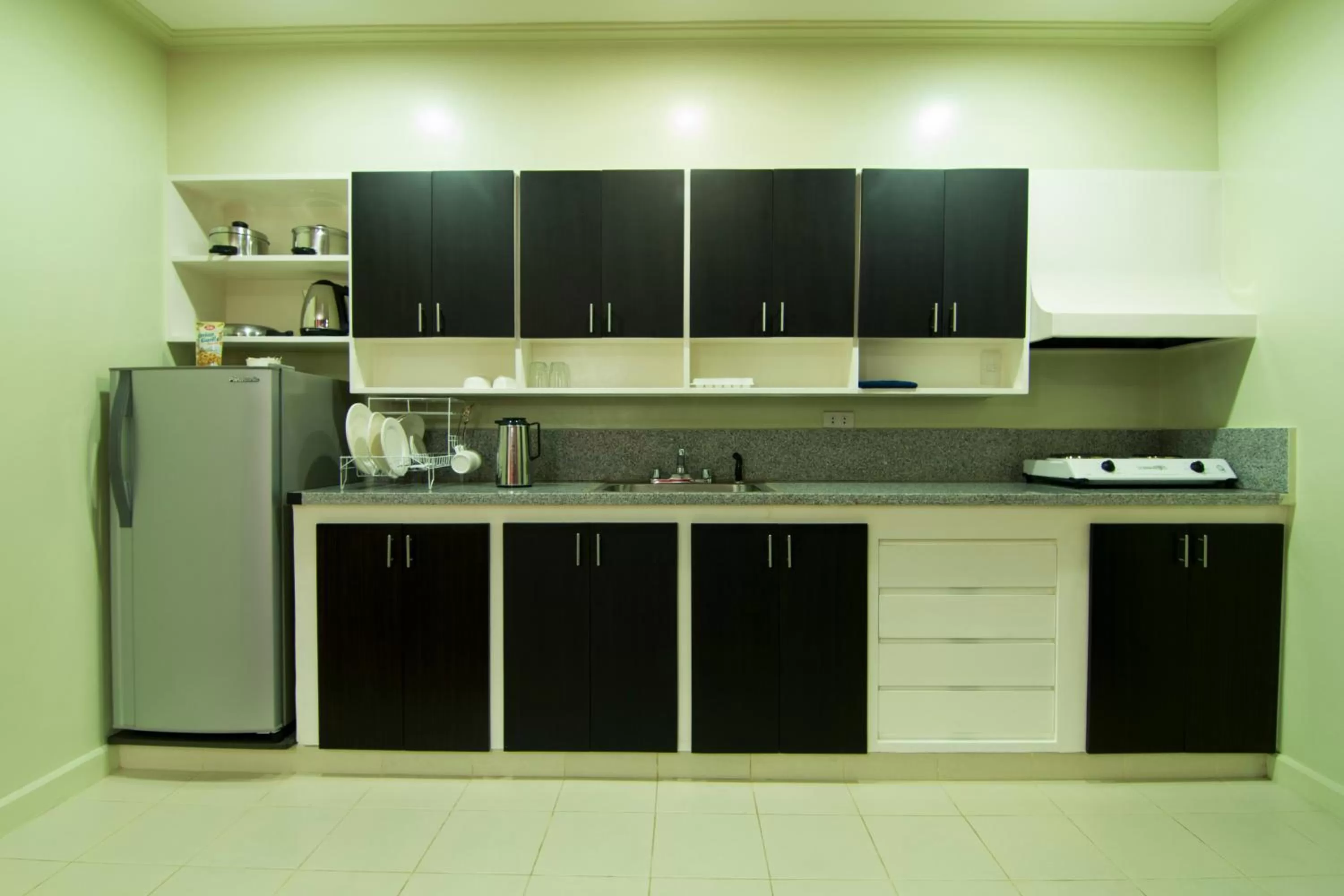 Kitchen or kitchenette in Copacabana Apartment Hotel