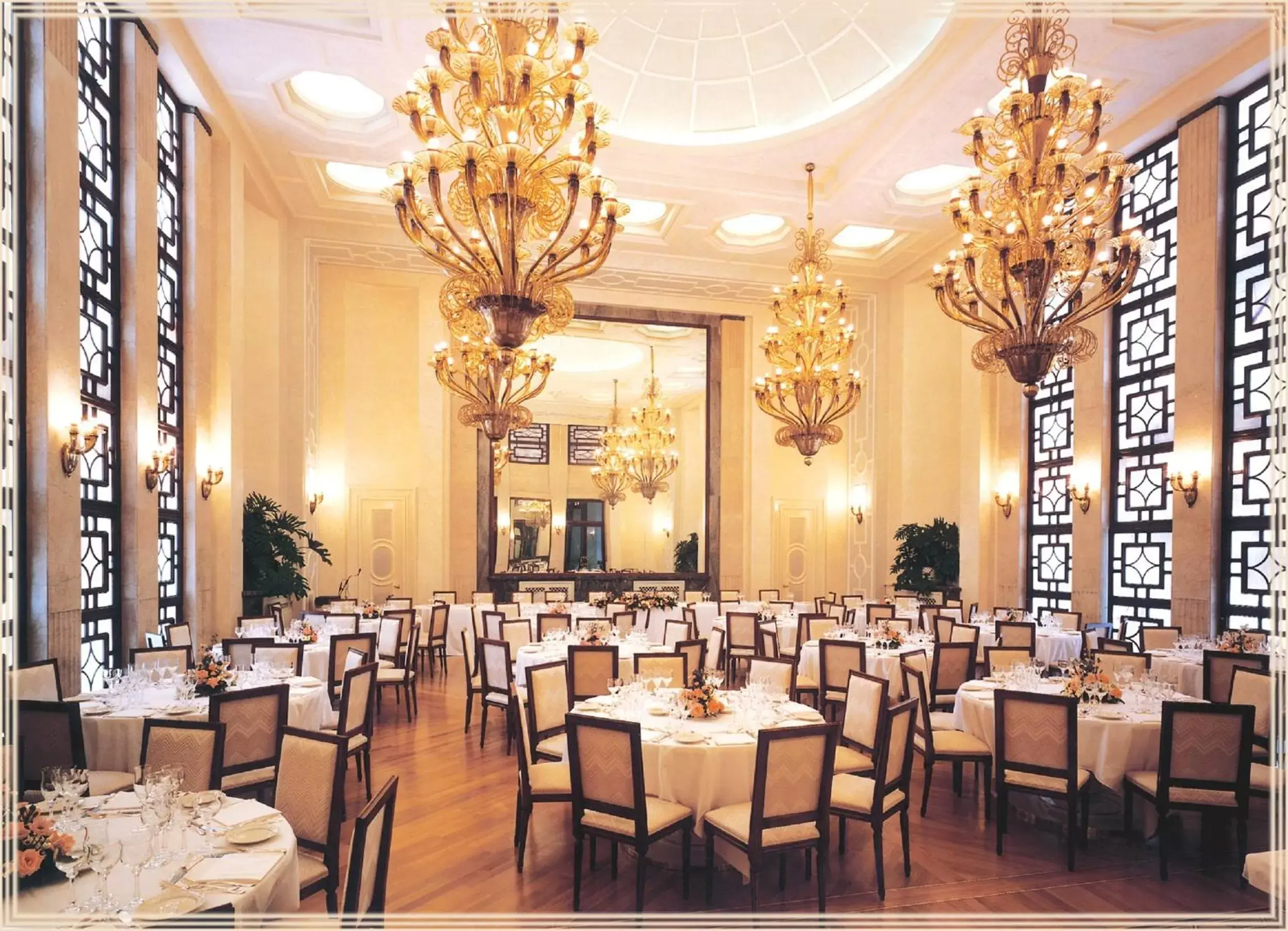 Business facilities, Restaurant/Places to Eat in Hotel Vittoria