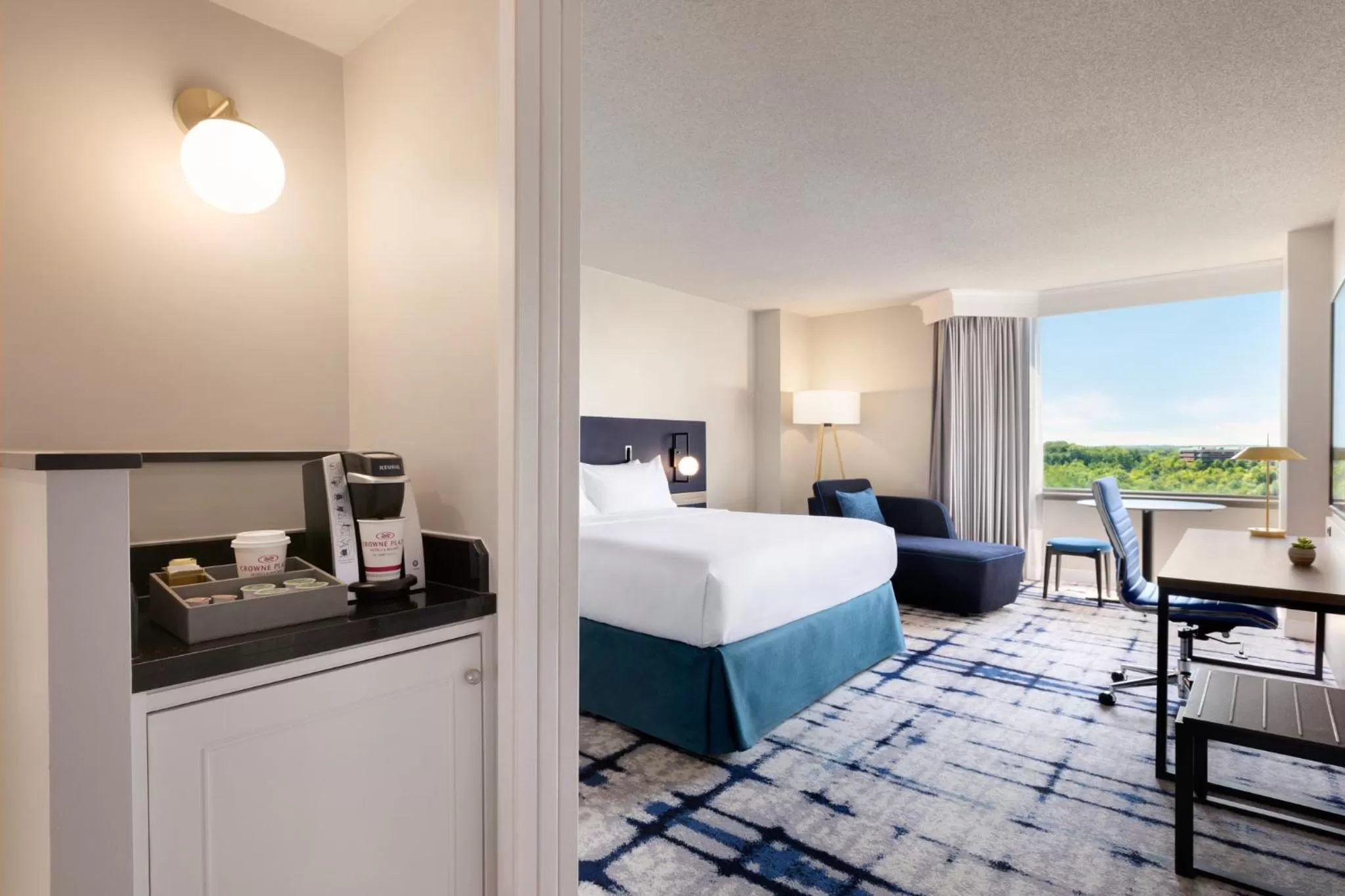 Photo of the whole room, Bed in Crowne Plaza College Park - Washington DC by IHG