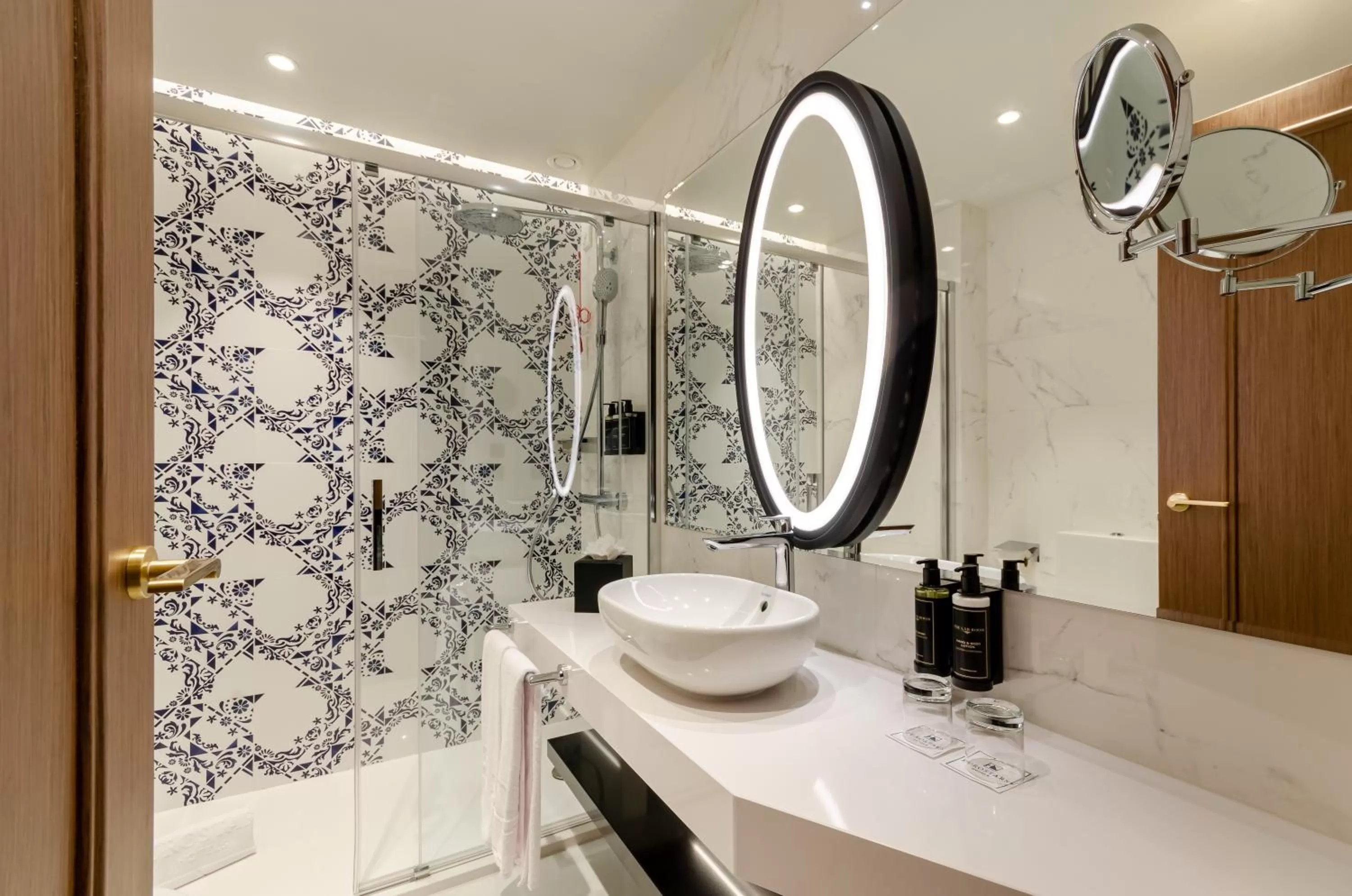 Shower in Eurostars Lisboa Baixa