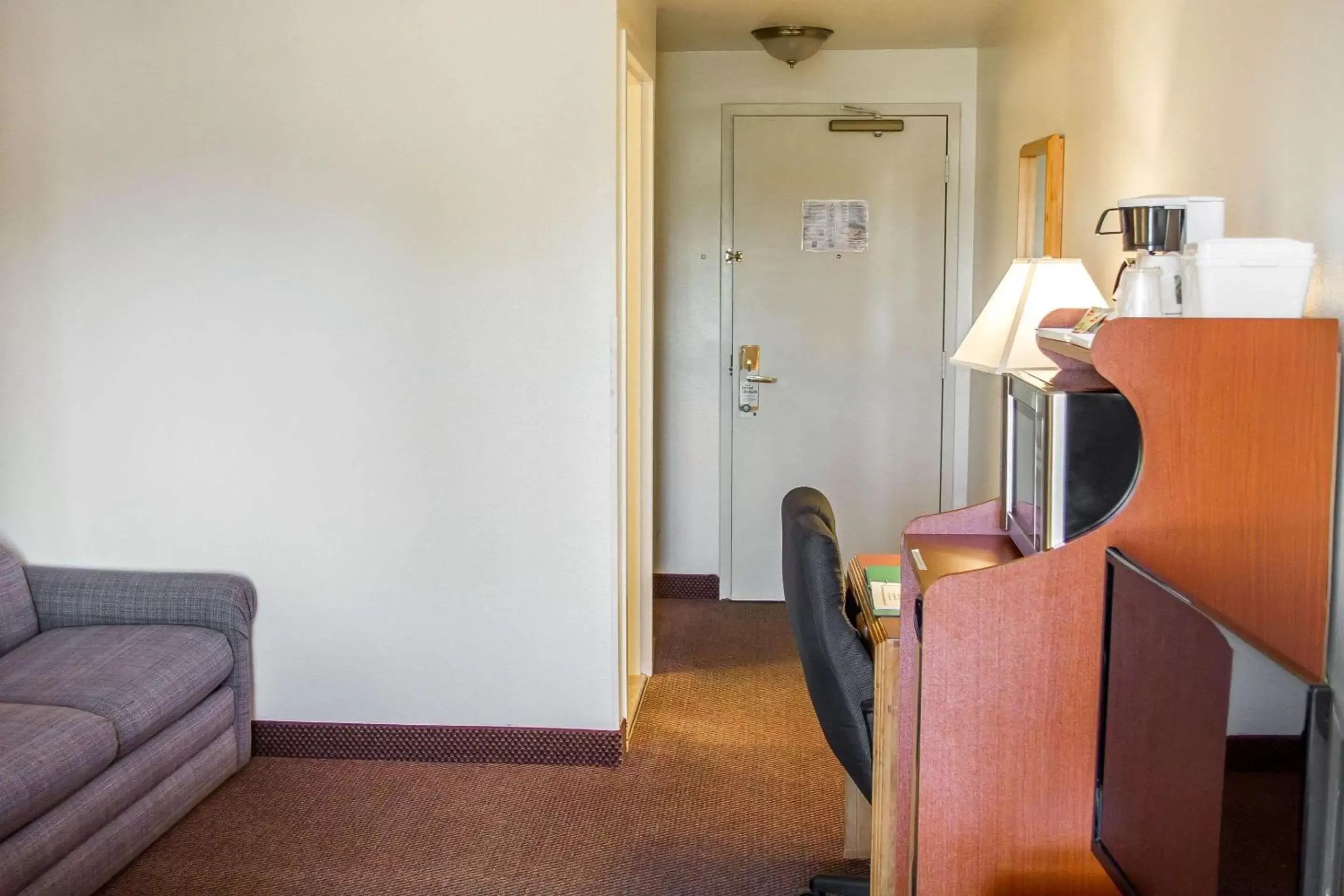 Bedroom, Seating Area in Quality Inn & Suites Longview Kelso