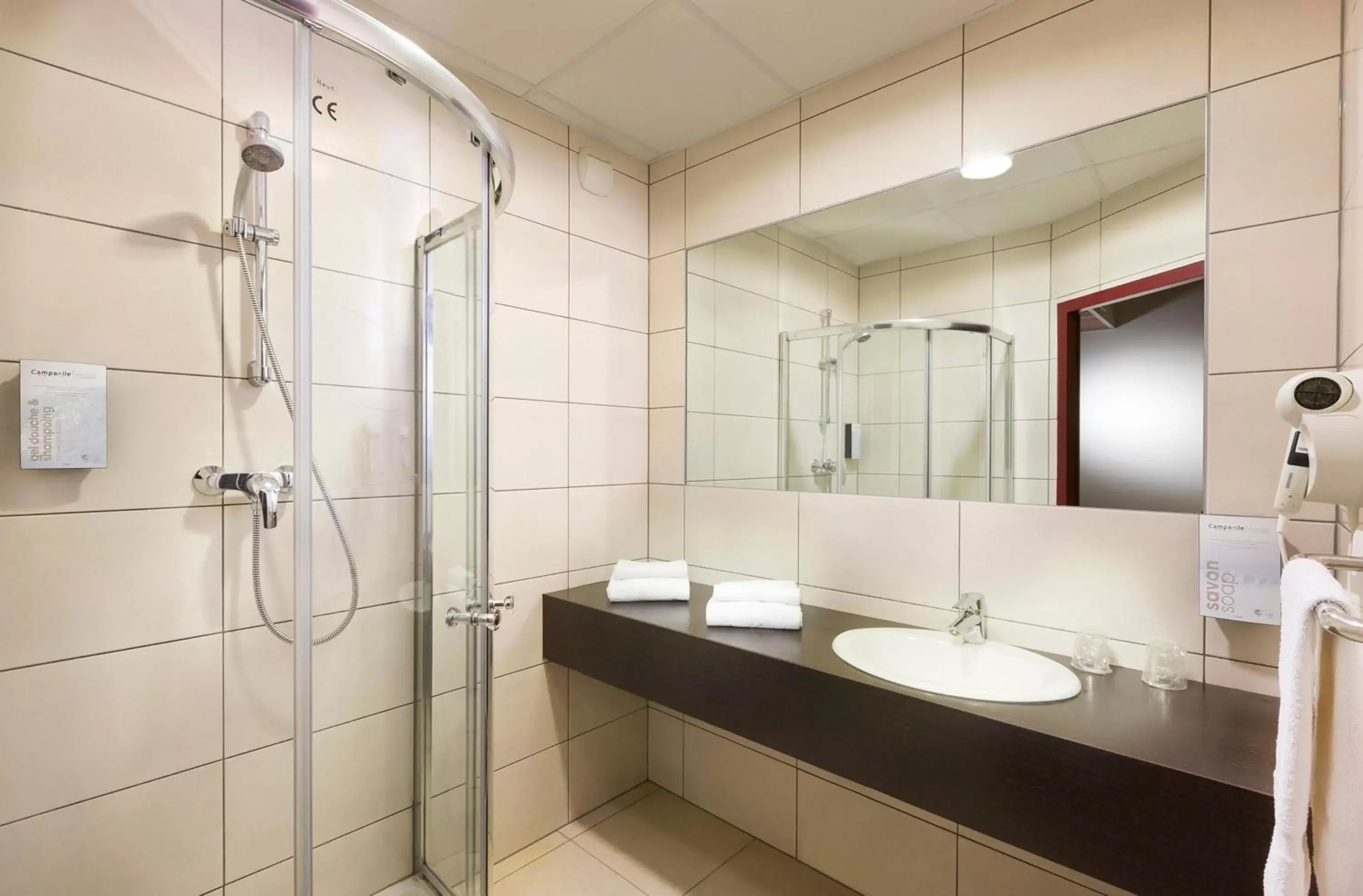 Shower, Bathroom in Campanile Metz Nord - Talange