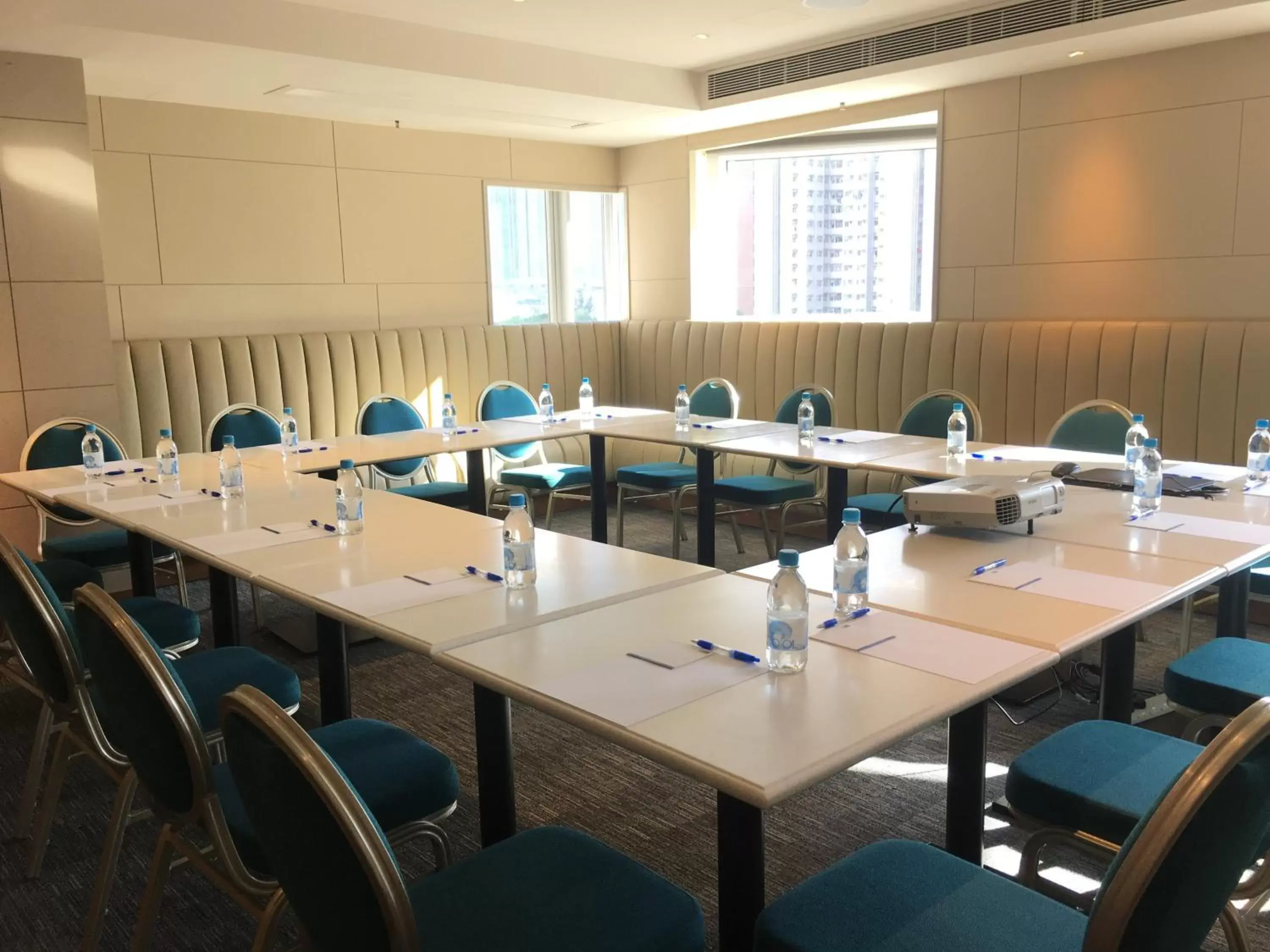 Meeting/conference room in Holiday Inn Express Hong Kong Mongkok, an IHG Hotel