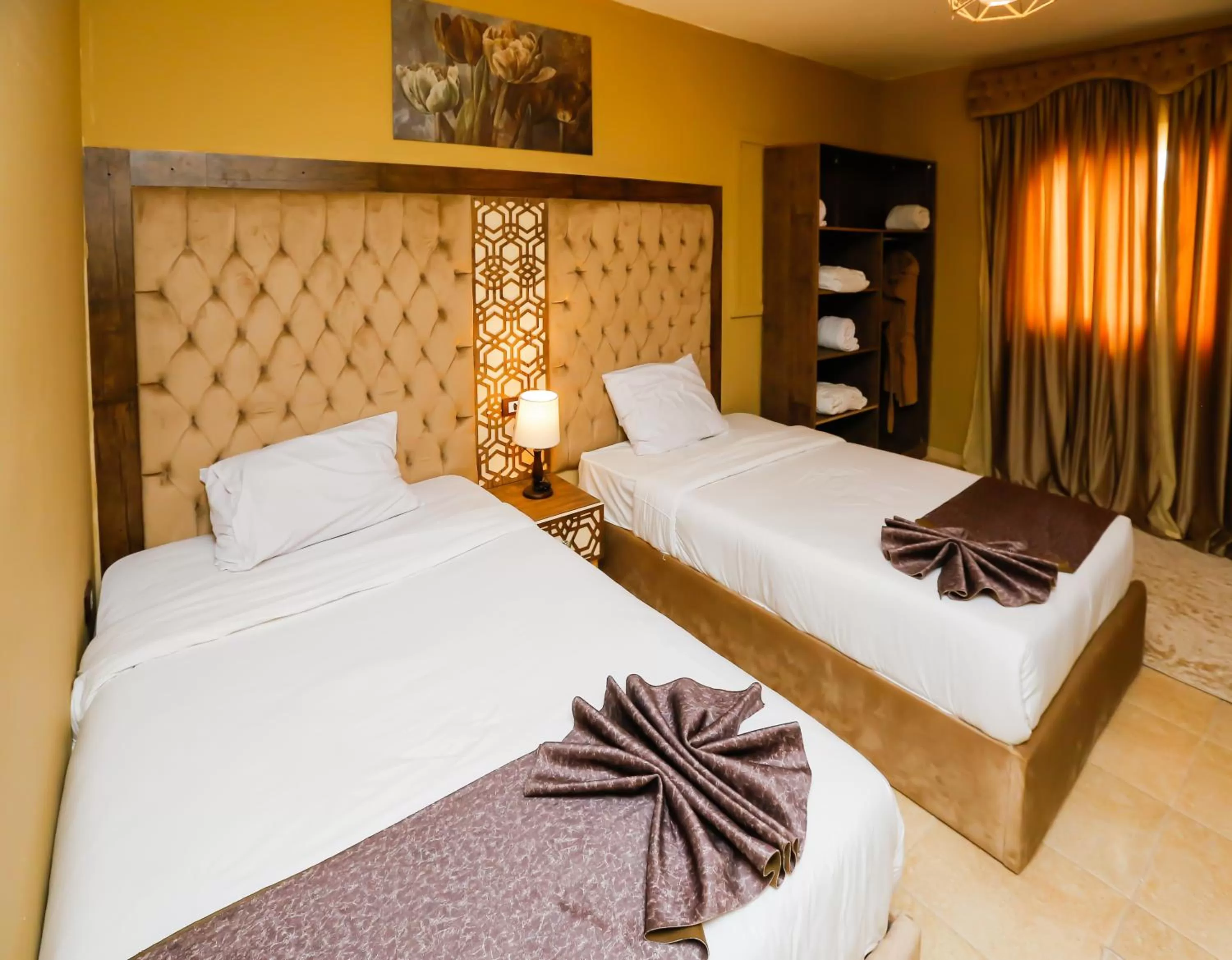 Photo of the whole room, Bed in King Cheops Inn - Pyramid View