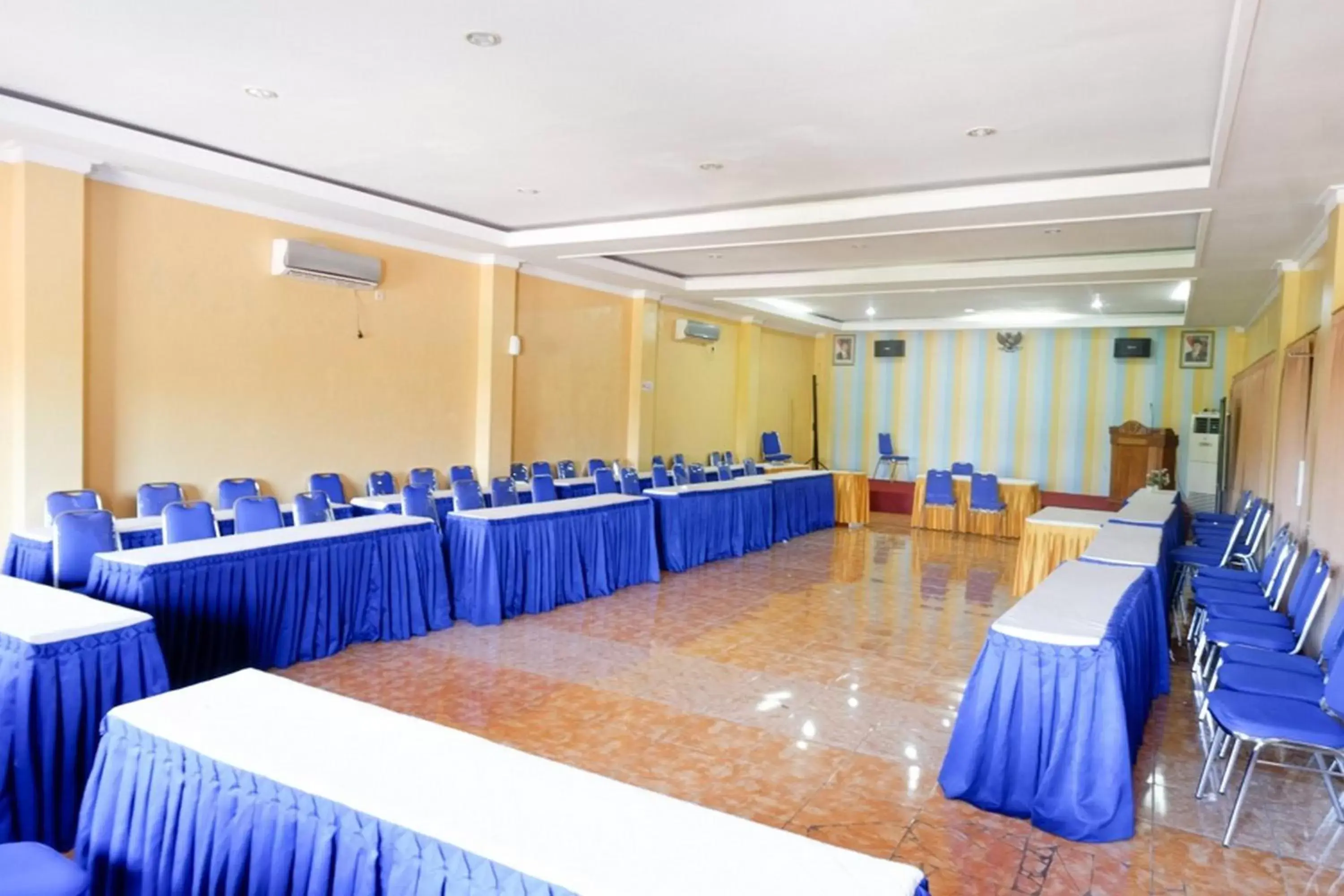 Business facilities in RedDoorz Plus near Stadion Wijaya Kusuma