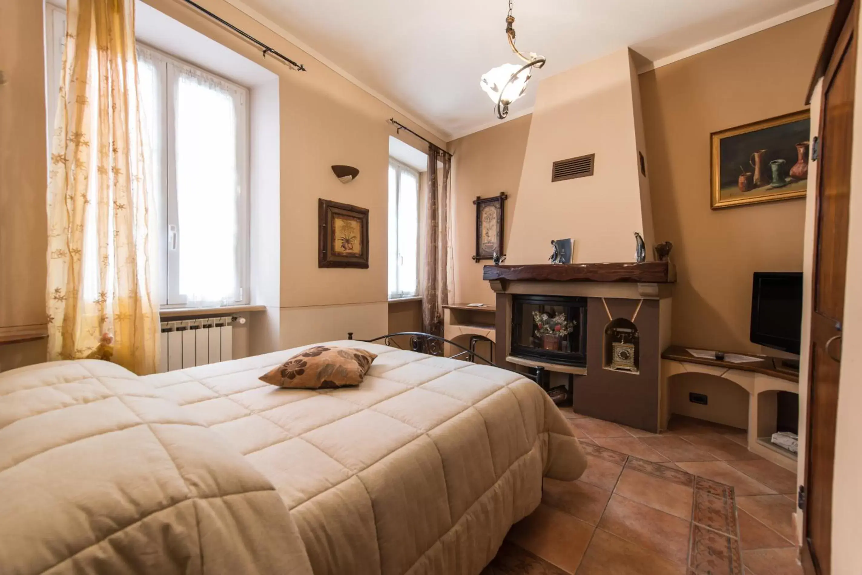 Photo of the whole room, TV/Entertainment Center in B&B Borgo Cortese