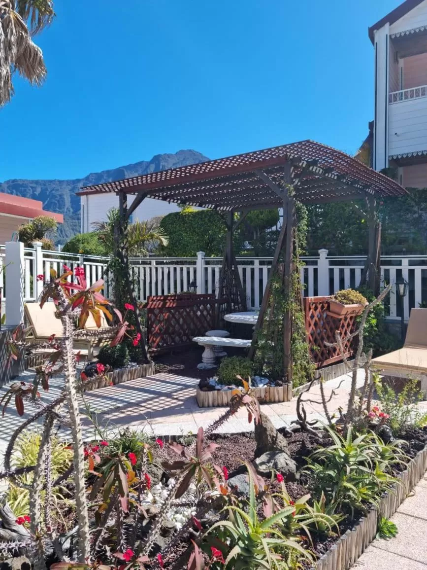Garden in Hotel Des Neiges