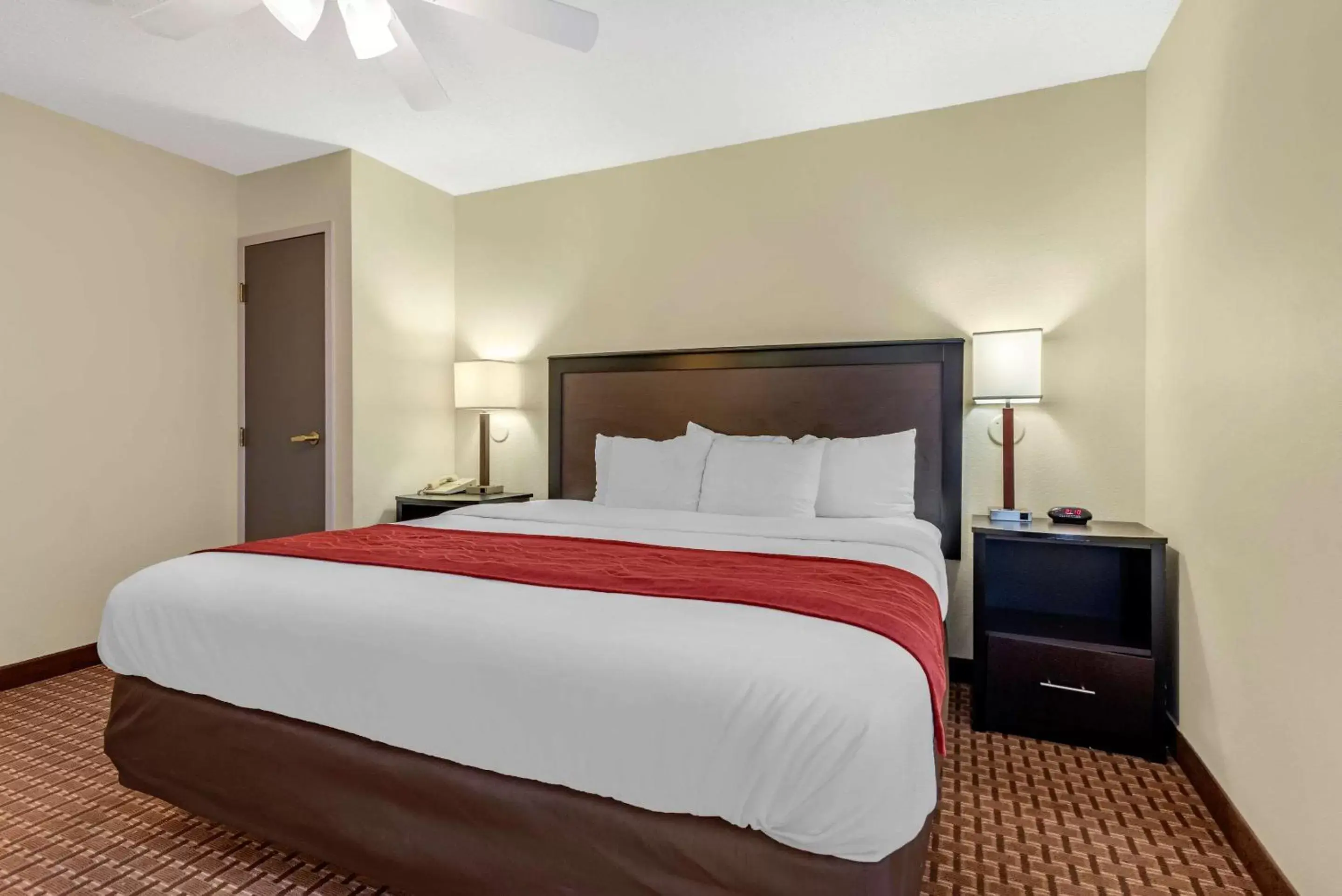 Photo of the whole room, Bed in Comfort Inn & Suites Warsaw near US-30 Photo of the whole room, Bed in Comfort Inn & Suites Warsaw near US-30