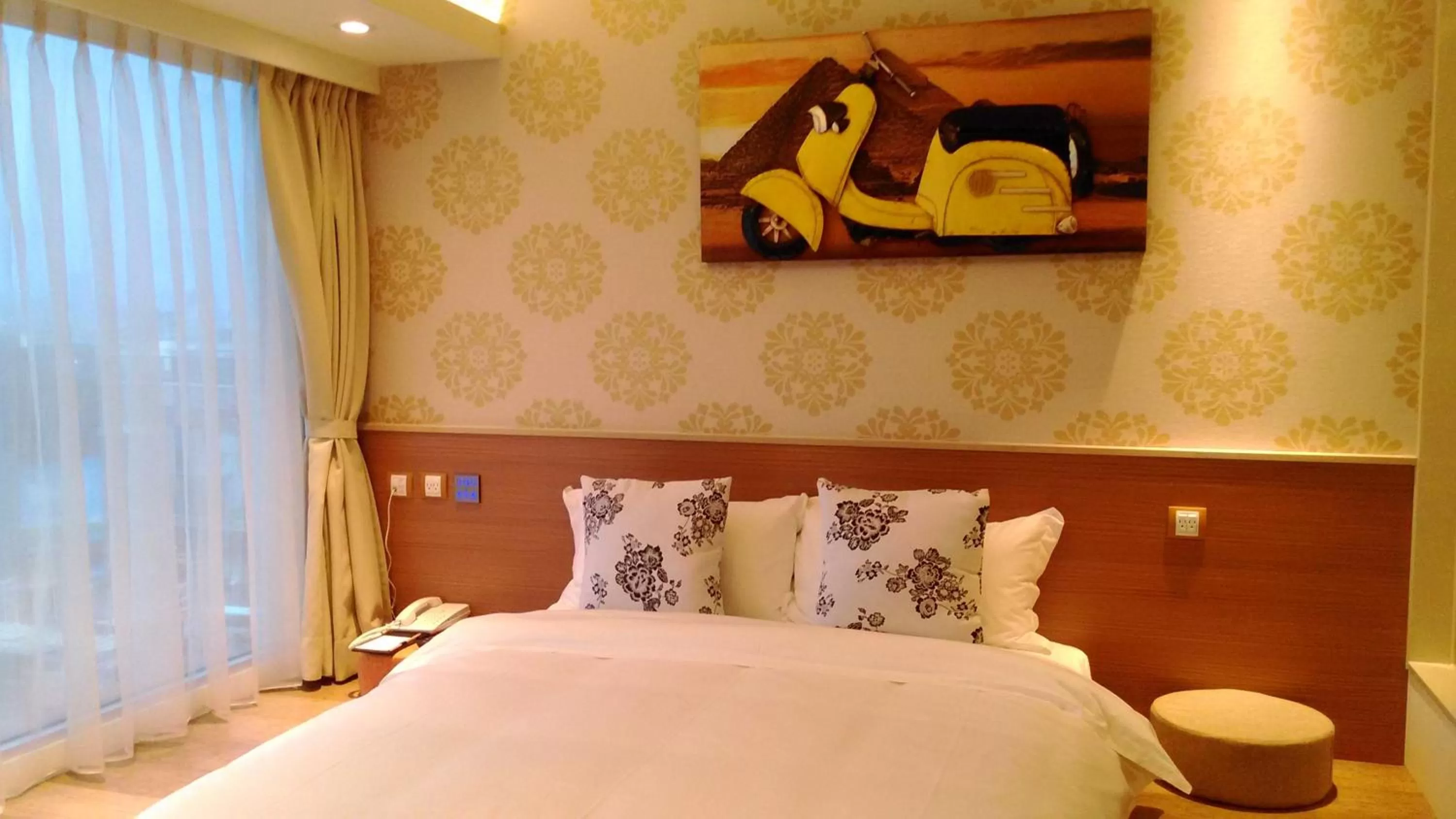 Bedroom, Bed in Walker Hotel. Ximen